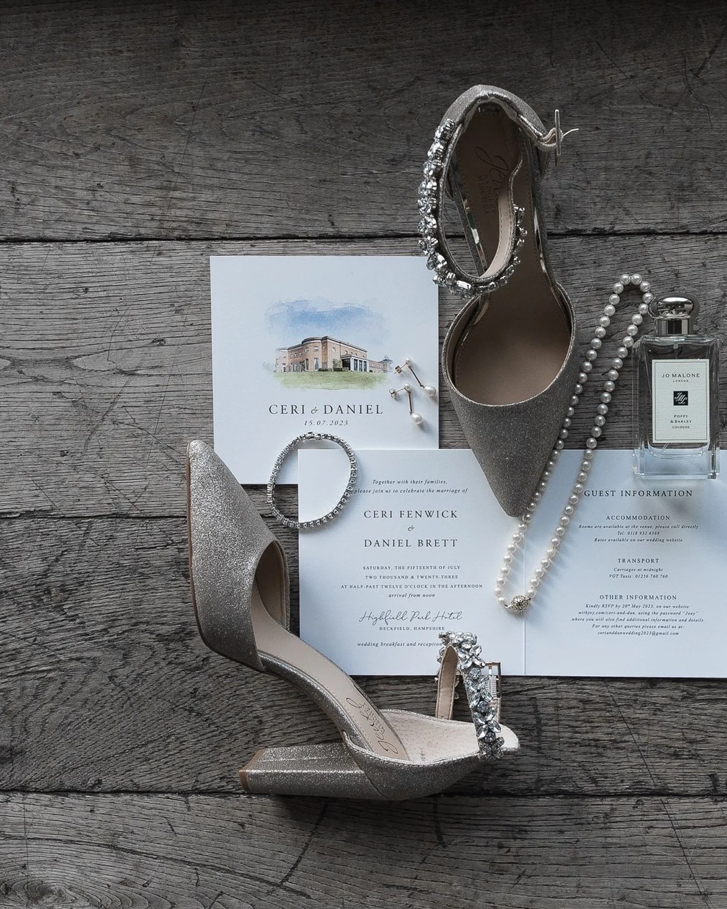 As a wedding photographer, I strive to capture every exquisite detail that makes a wedding special and unique. From the intricacies of the bridal bouquet and the sparkling wedding rings to the carefully chosen table settings and the beautiful venue d