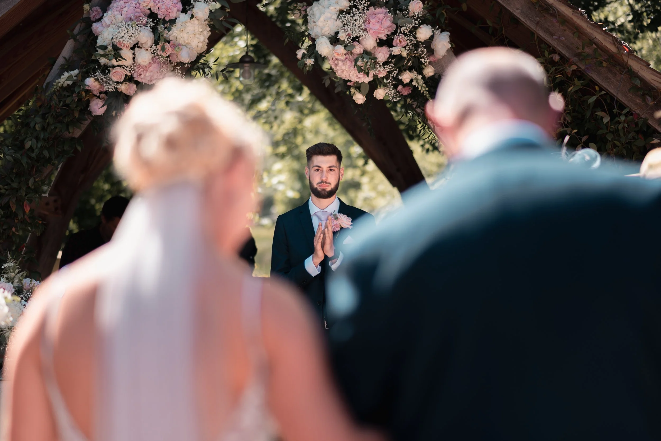 millbridge-court-farnham-wedding-portraits-2.jpg