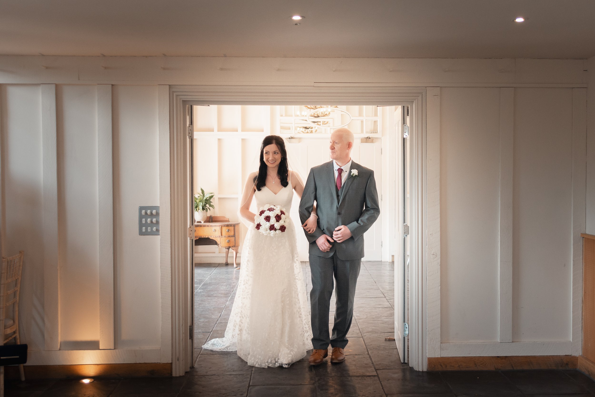 millbridge-court-farnham-wedding-portraits-20.jpg