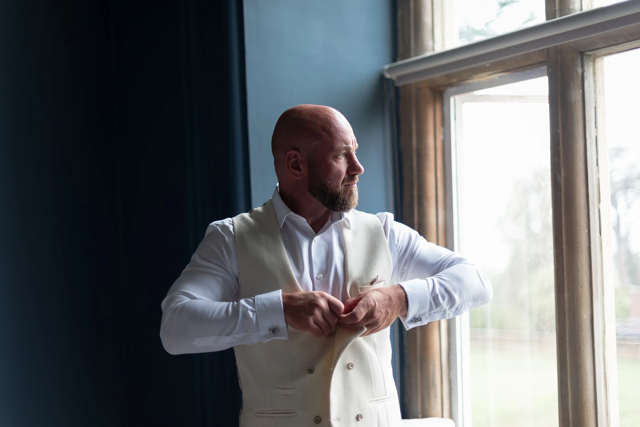 farnham-castle-farnham-wedding-portraits-6.jpg