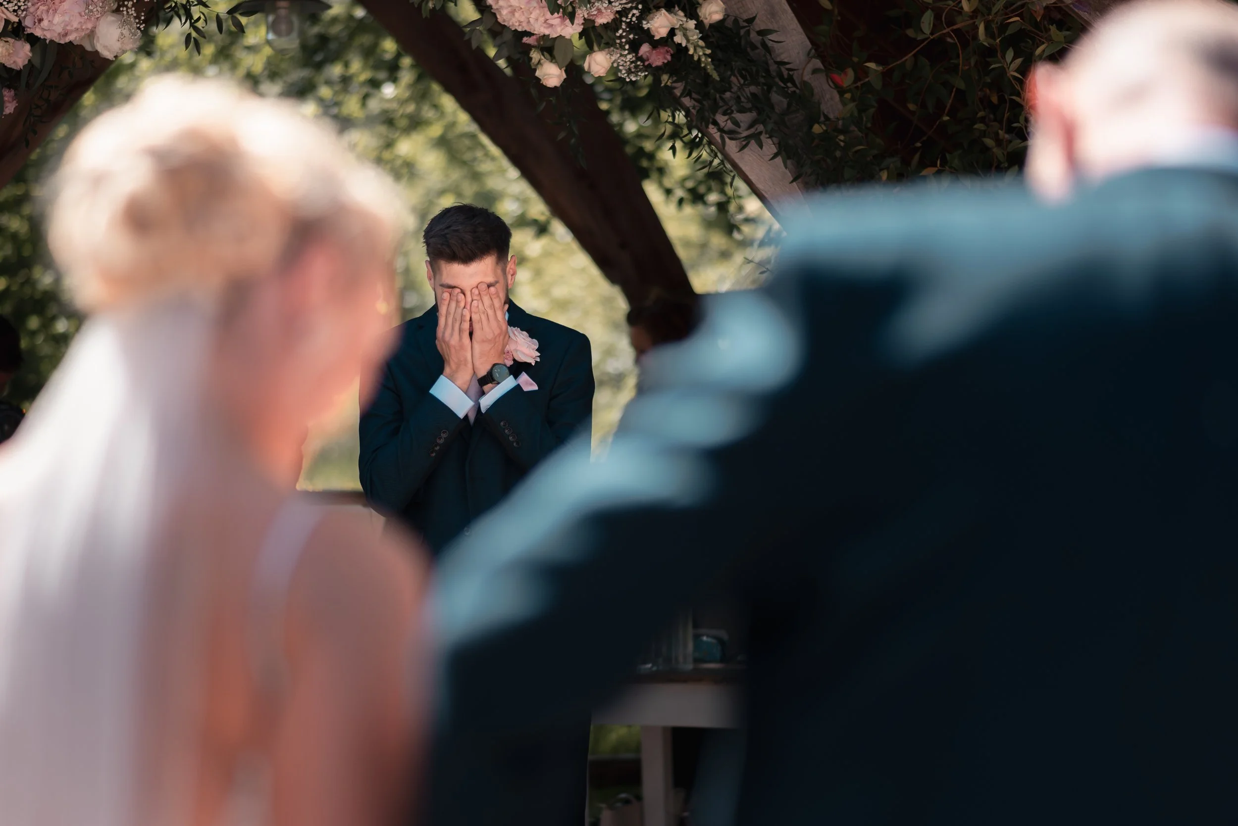 millbridge-court-farnham-wedding-portraits-3.jpg