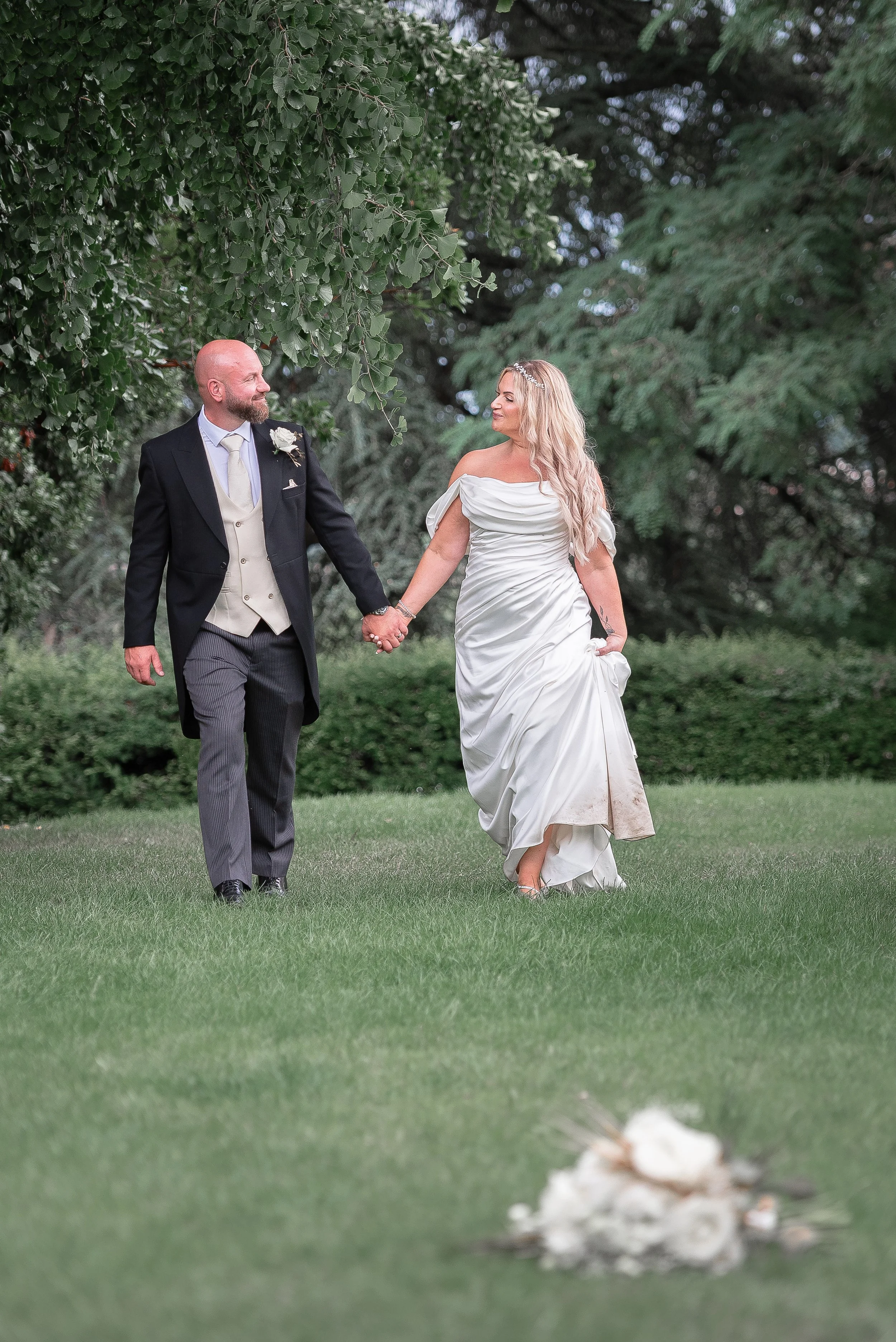 farnham-castle-farnham-wedding-portraits-25.jpg