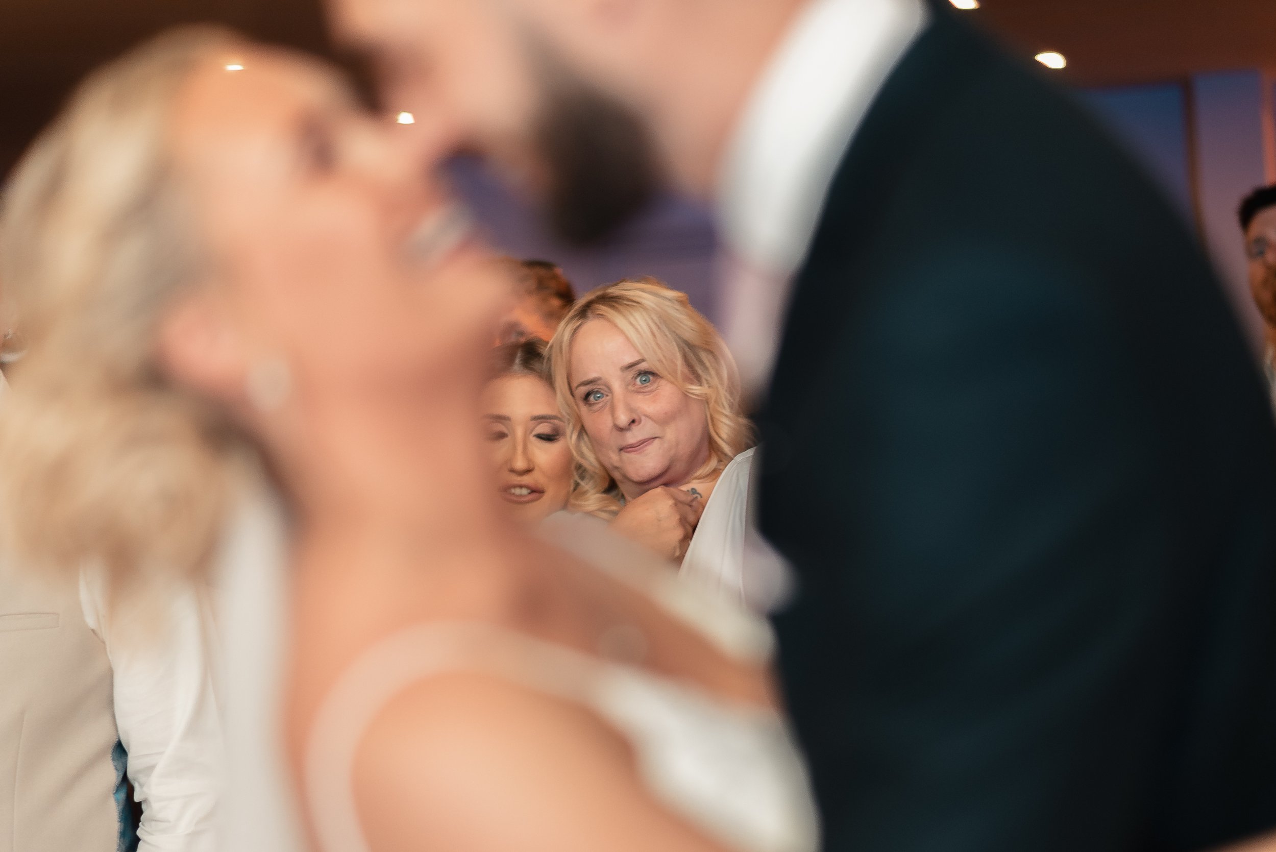 millbridge-court-farnham-wedding-portraits-16.jpg