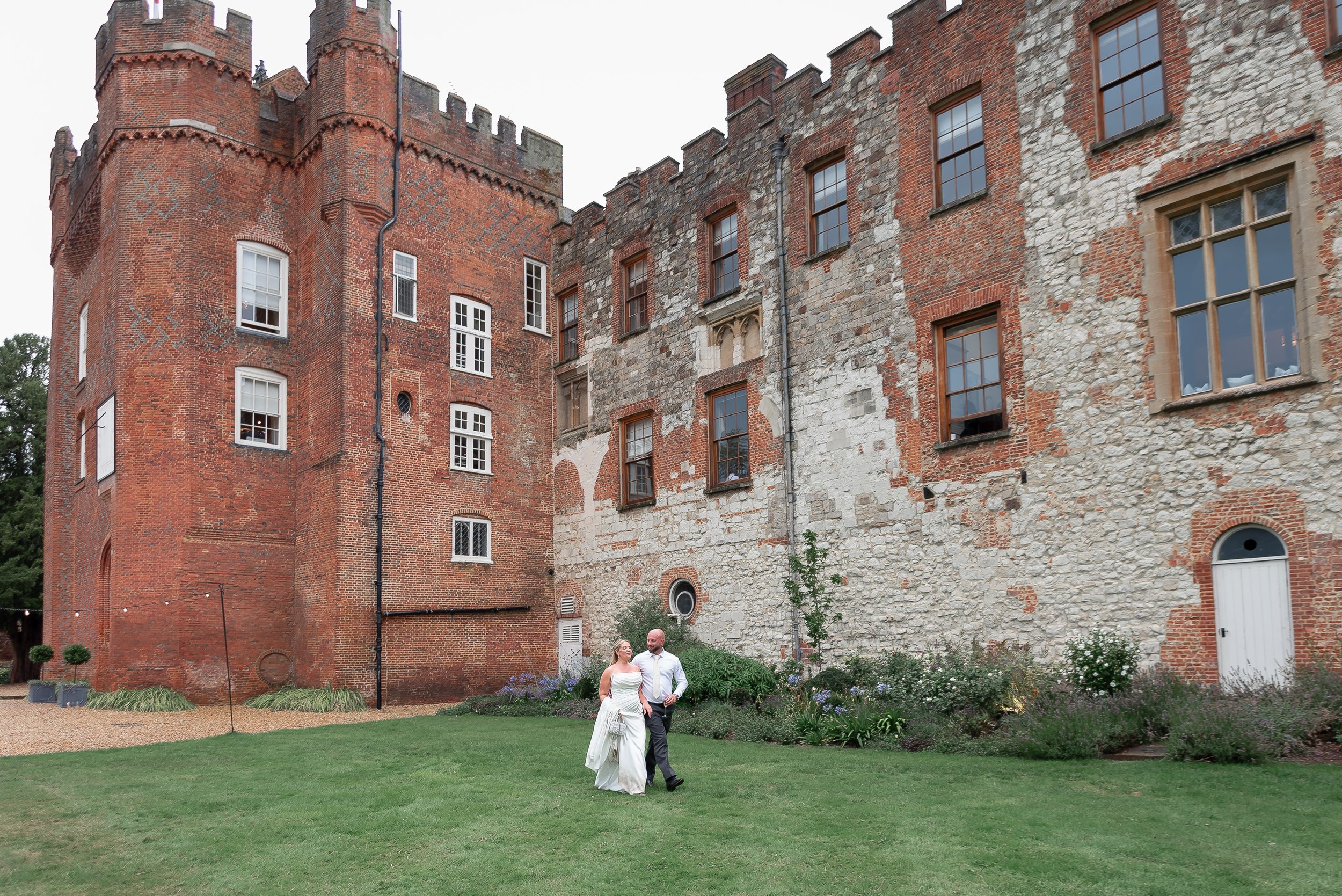 farnham-castle-farnham-wedding-portraits-38.jpg