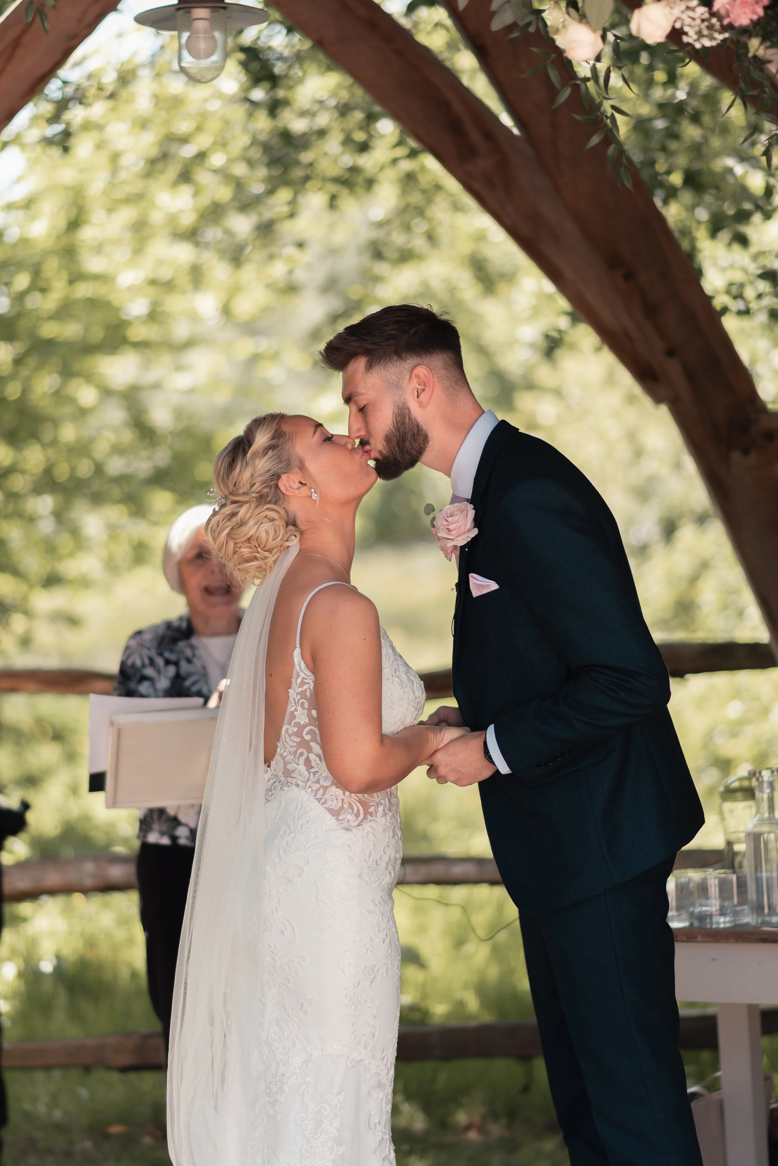 millbridge-court-farnham-wedding-portraits-4.jpg