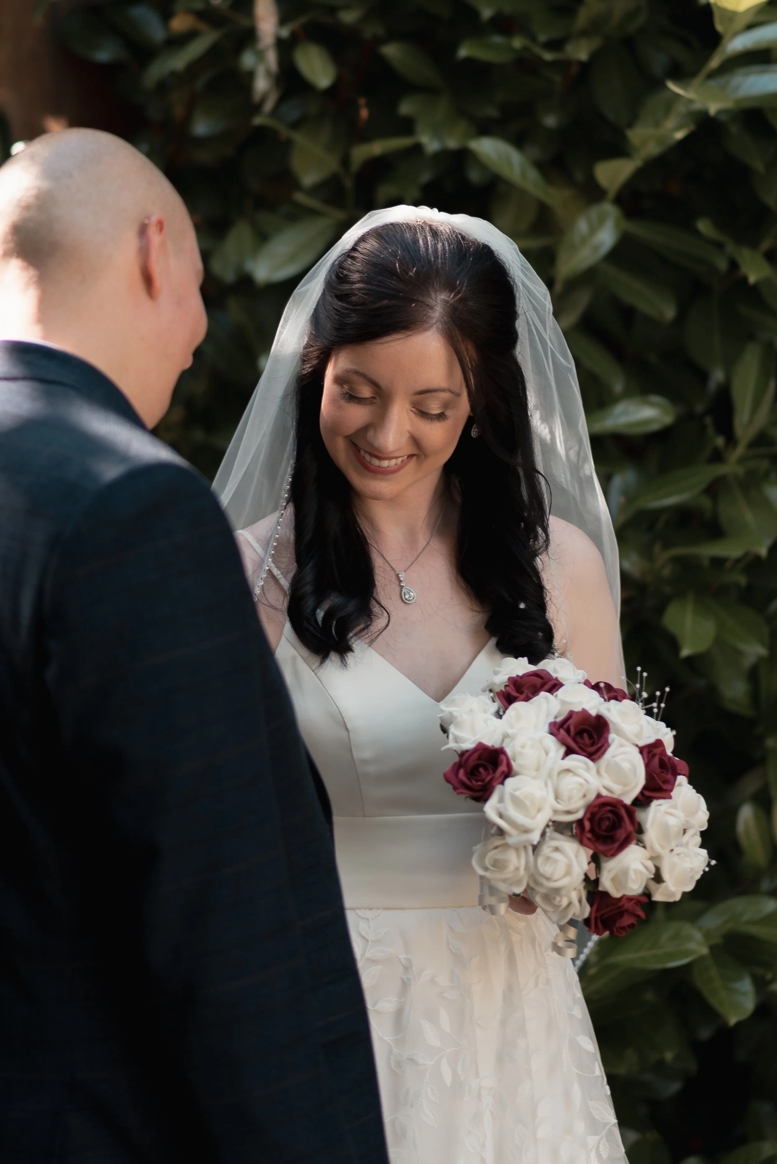 millbridge-court-farnham-wedding-portraits-35.jpg