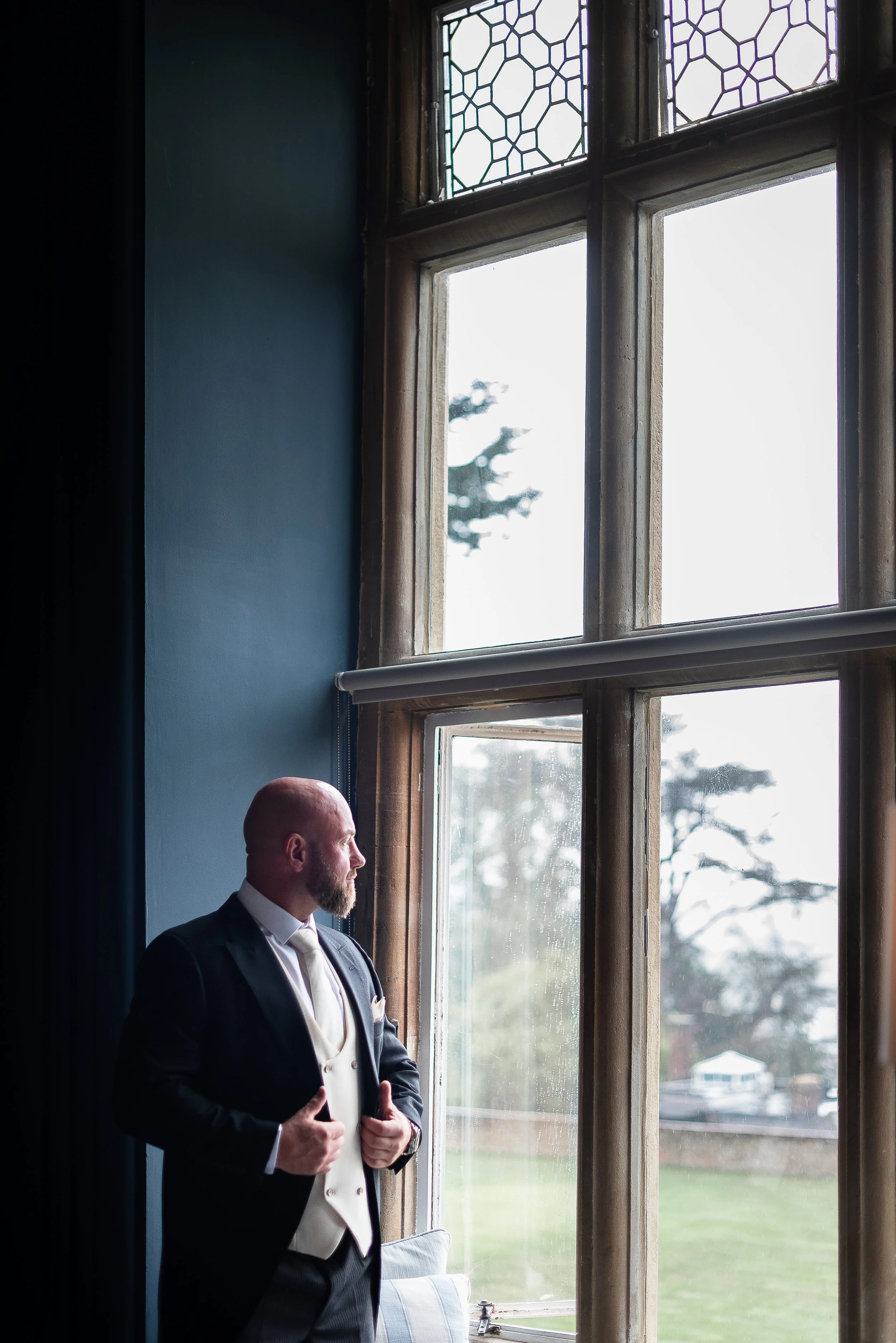farnham-castle-farnham-wedding-portraits-8.jpg