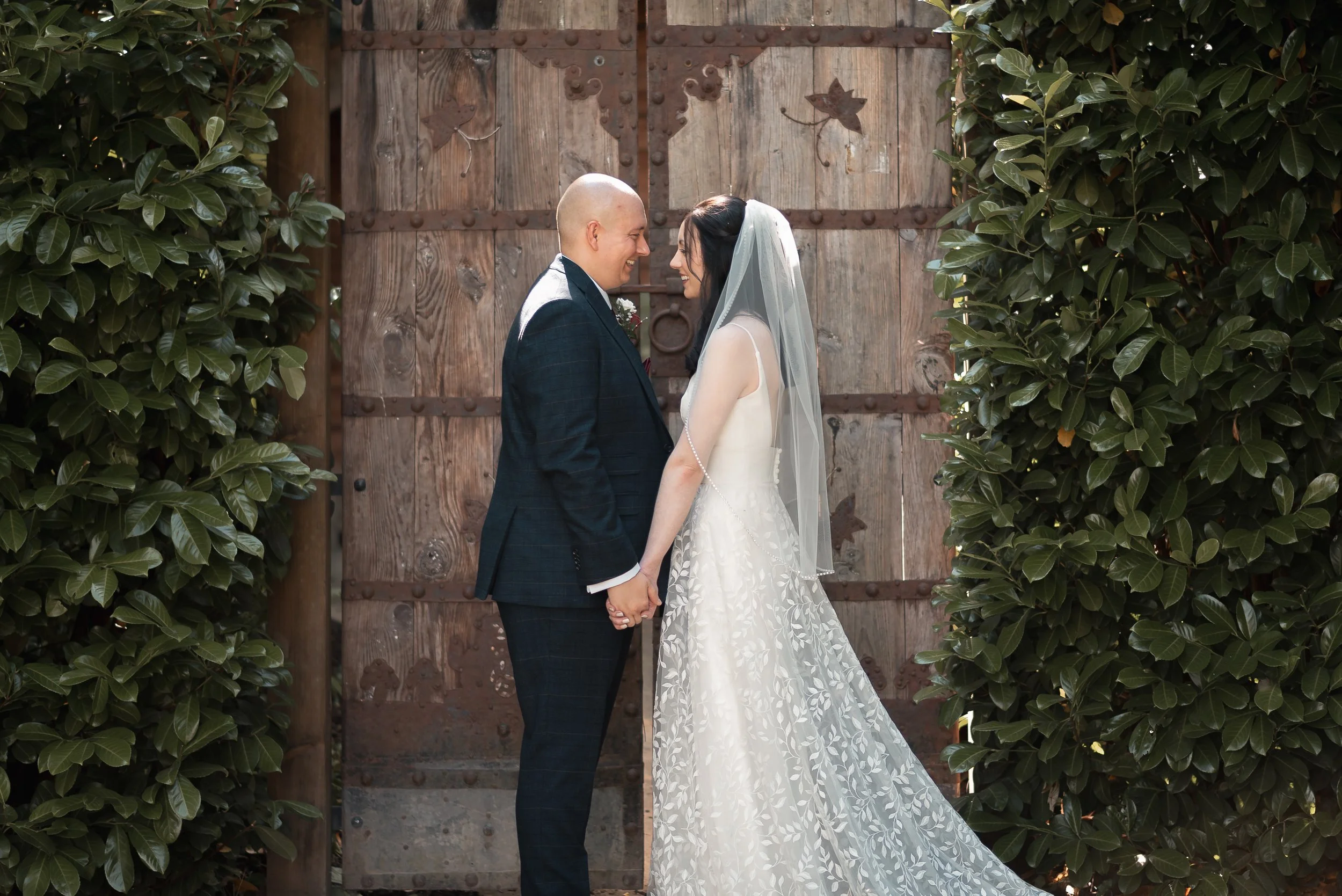 millbridge-court-farnham-wedding-portraits-31.jpg