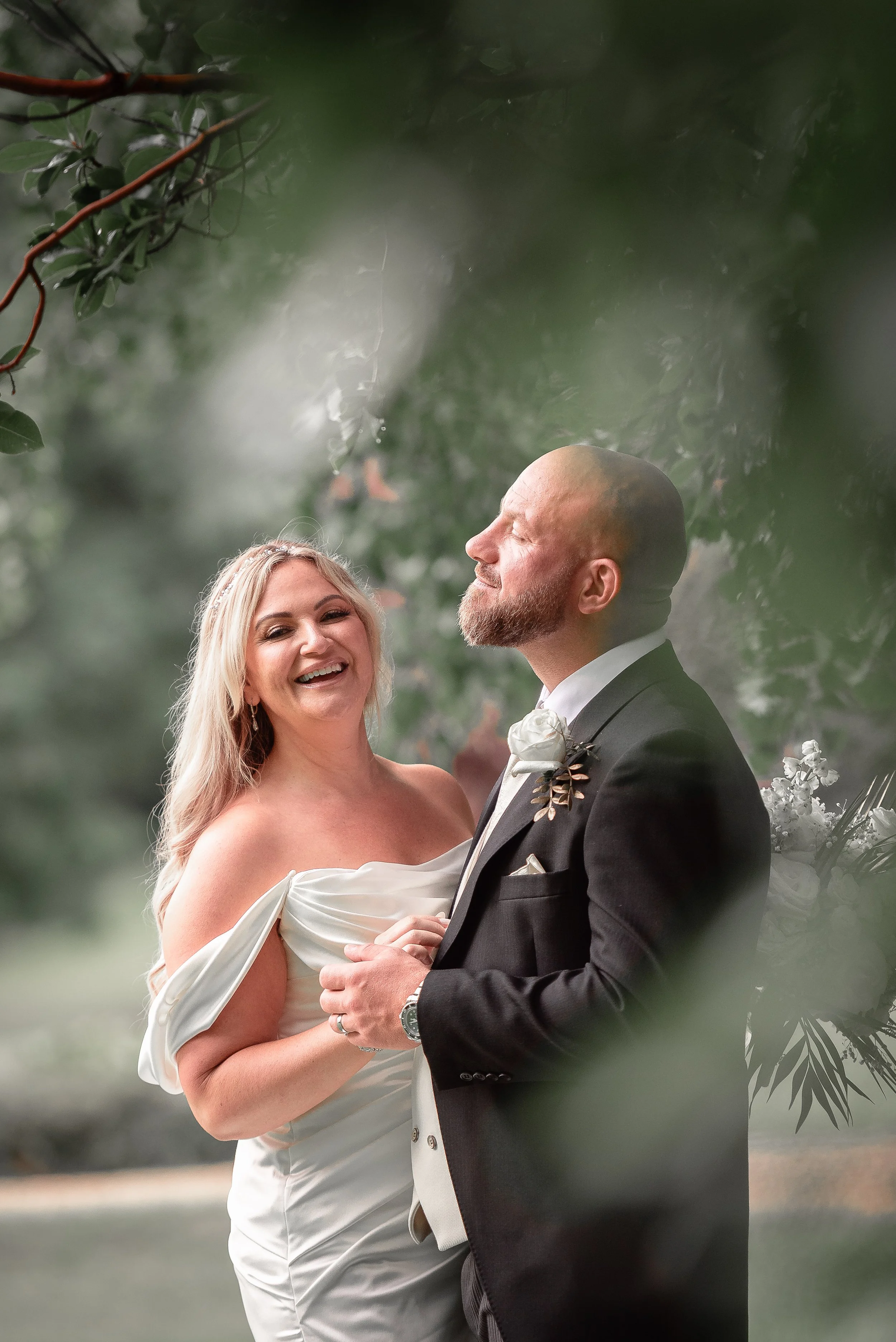 farnham-castle-farnham-wedding-portraits-24.jpg