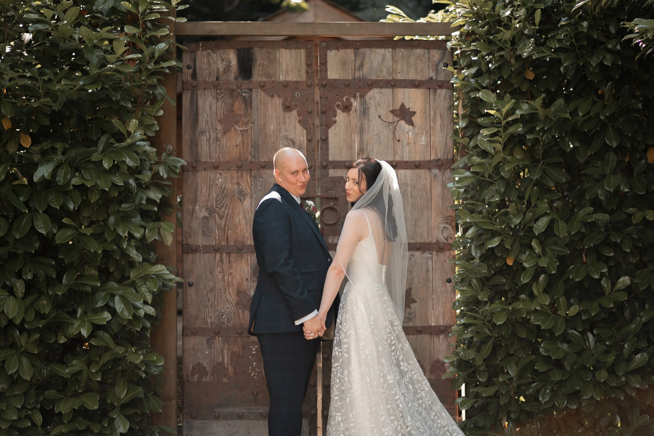 millbridge-court-farnham-wedding-portraits-32.jpg