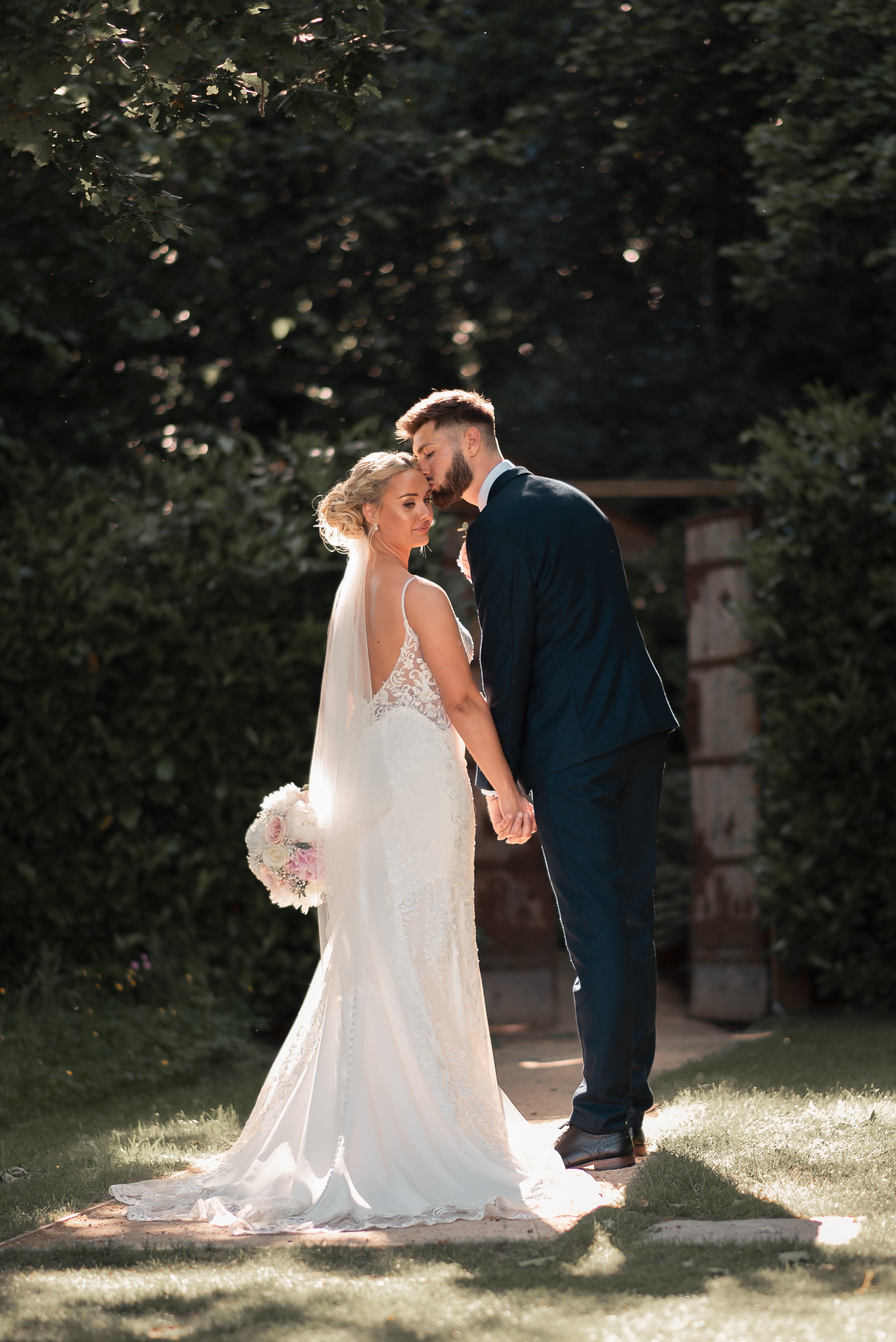 millbridge-court-farnham-wedding-portraits-9.jpg