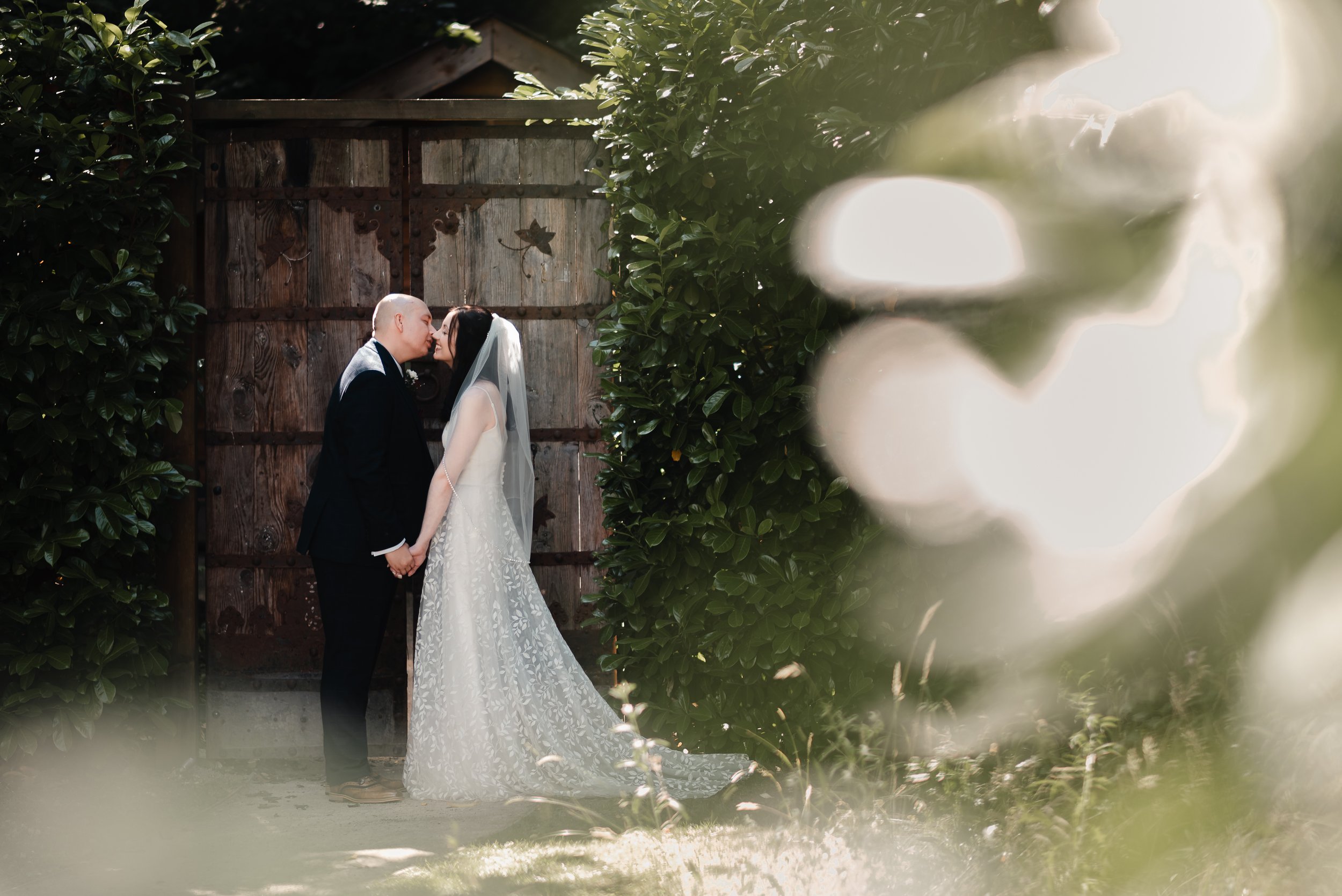 millbridge-court-farnham-wedding-portraits-30.jpg
