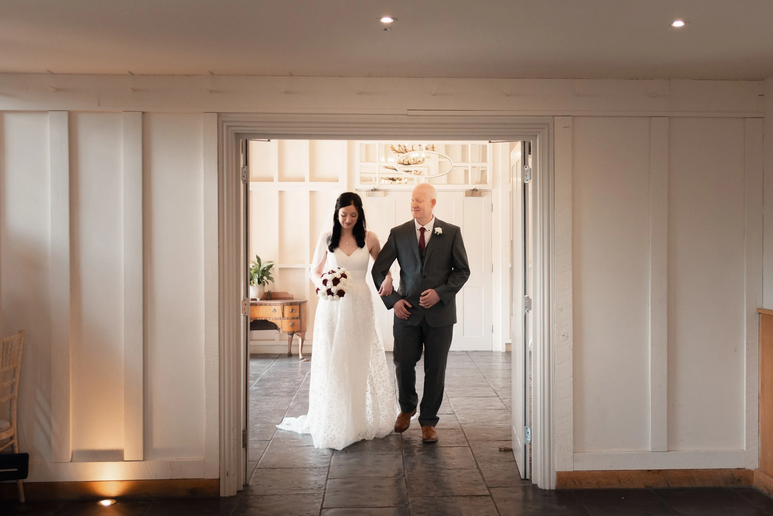 millbridge-court-farnham-wedding-portraits-18.jpg