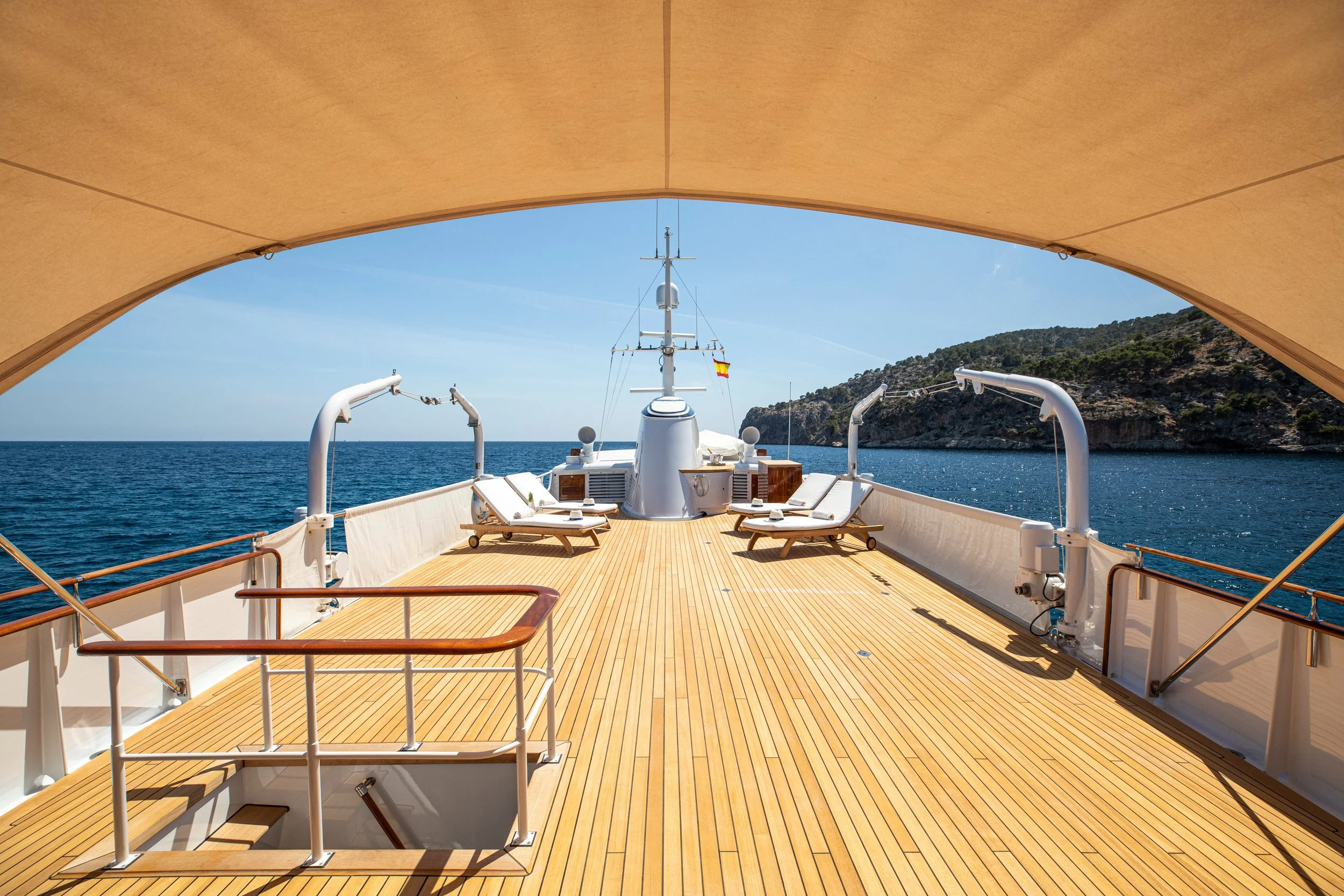 Heavenly Daze © YachtShot H065.JPG