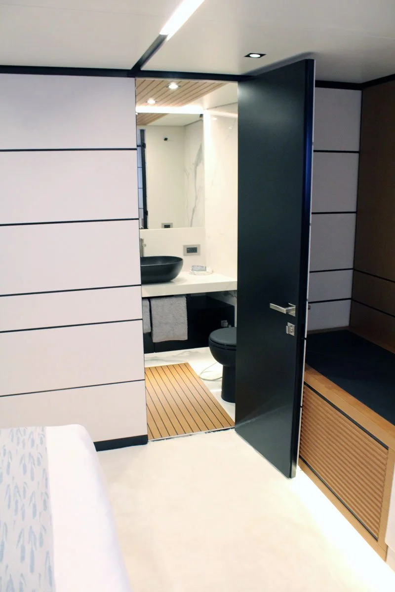 Cabin VIP - Bath001.jpg