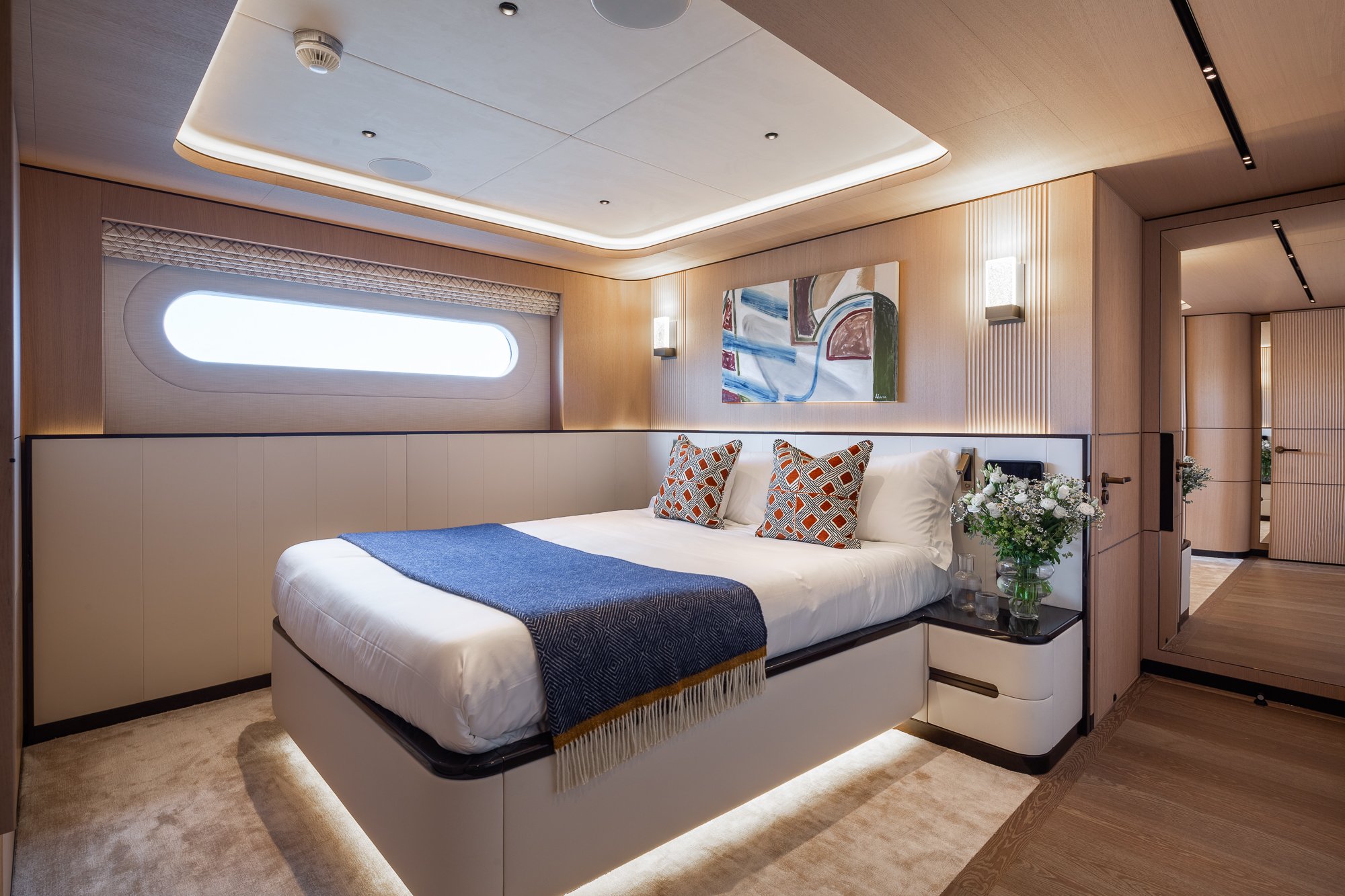 YN202 Moonen 110 Mustique - Guest cabin portside (1).jpg