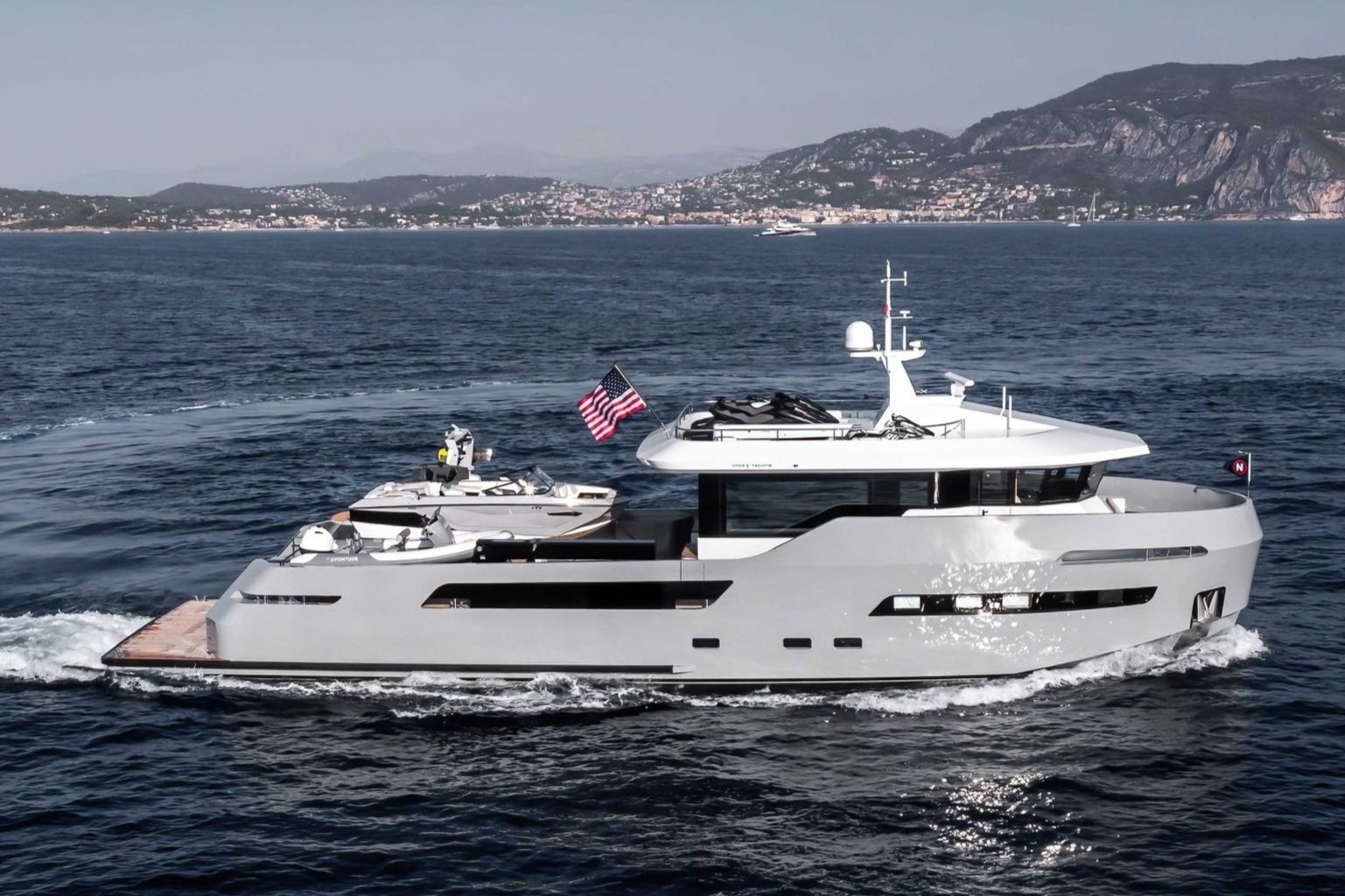 CROSSOVER 27  •  27m  •  Lynx Yachts  •  EUR 6,380,000