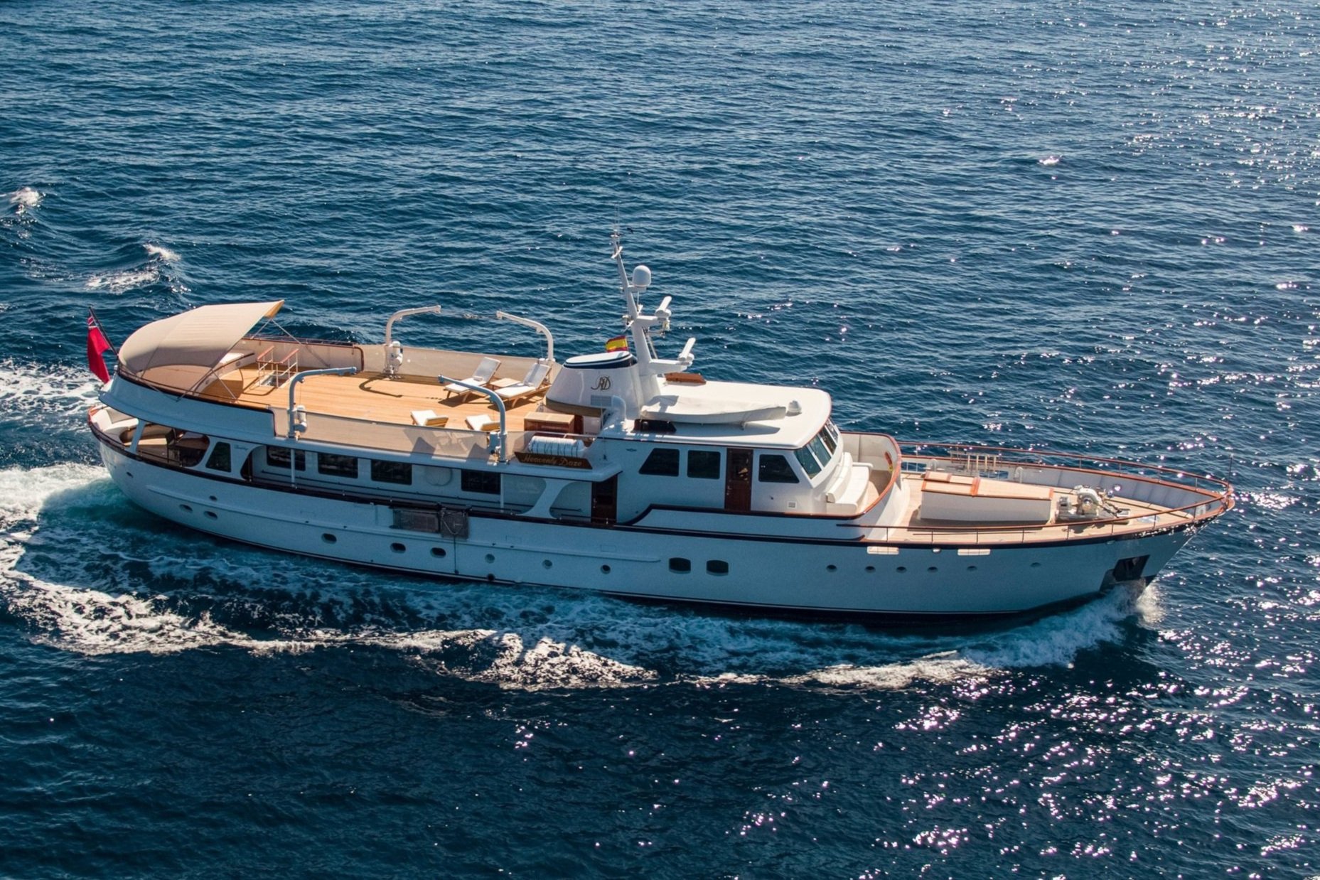 HEAVENLY DAZE • 32m • FEADSHIP • 9 GUESTS • EUR 75,000 P/W