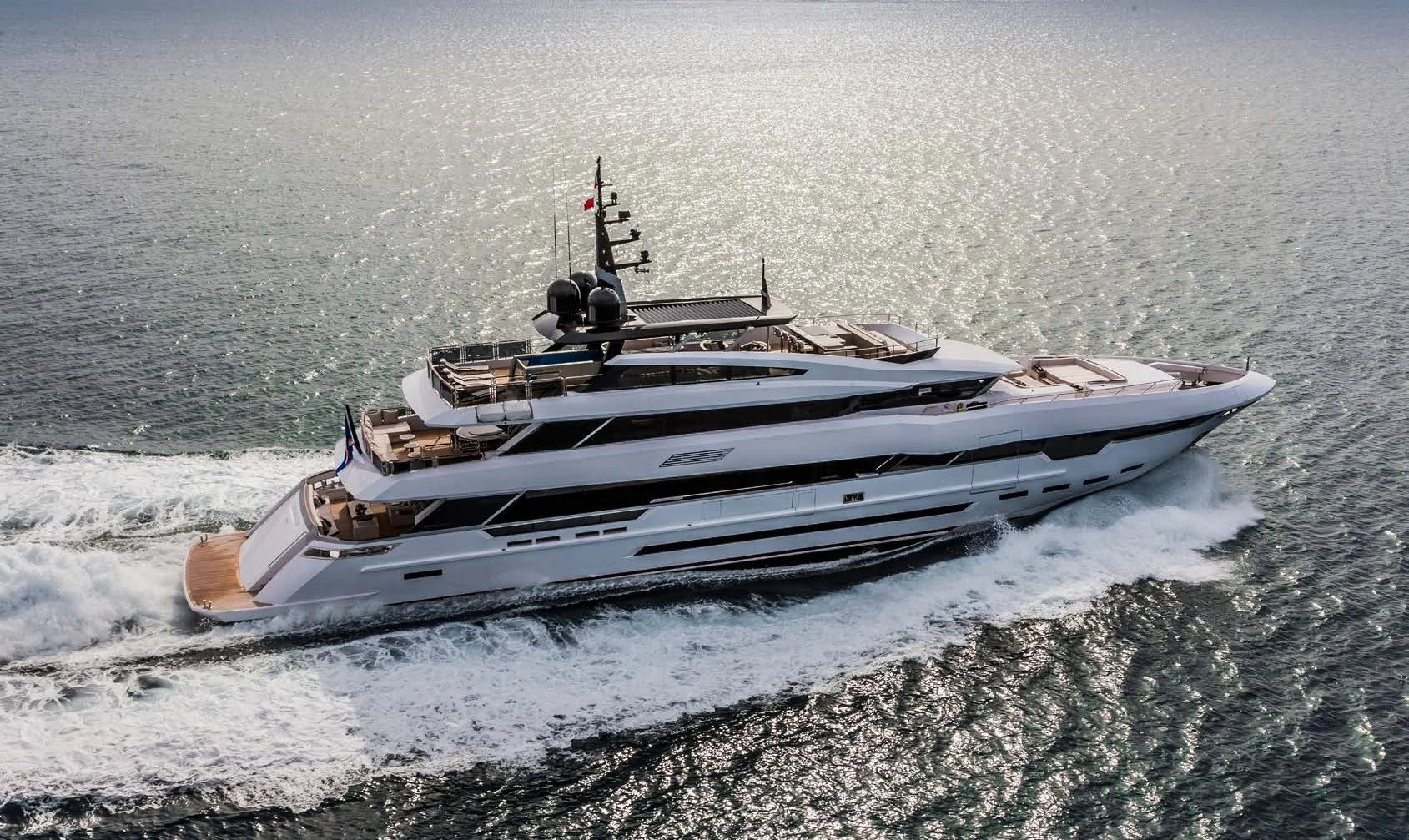 PARILLION • 48m • ROSSI NAVI • 10 GUESTS • EUR 265,000 P/W