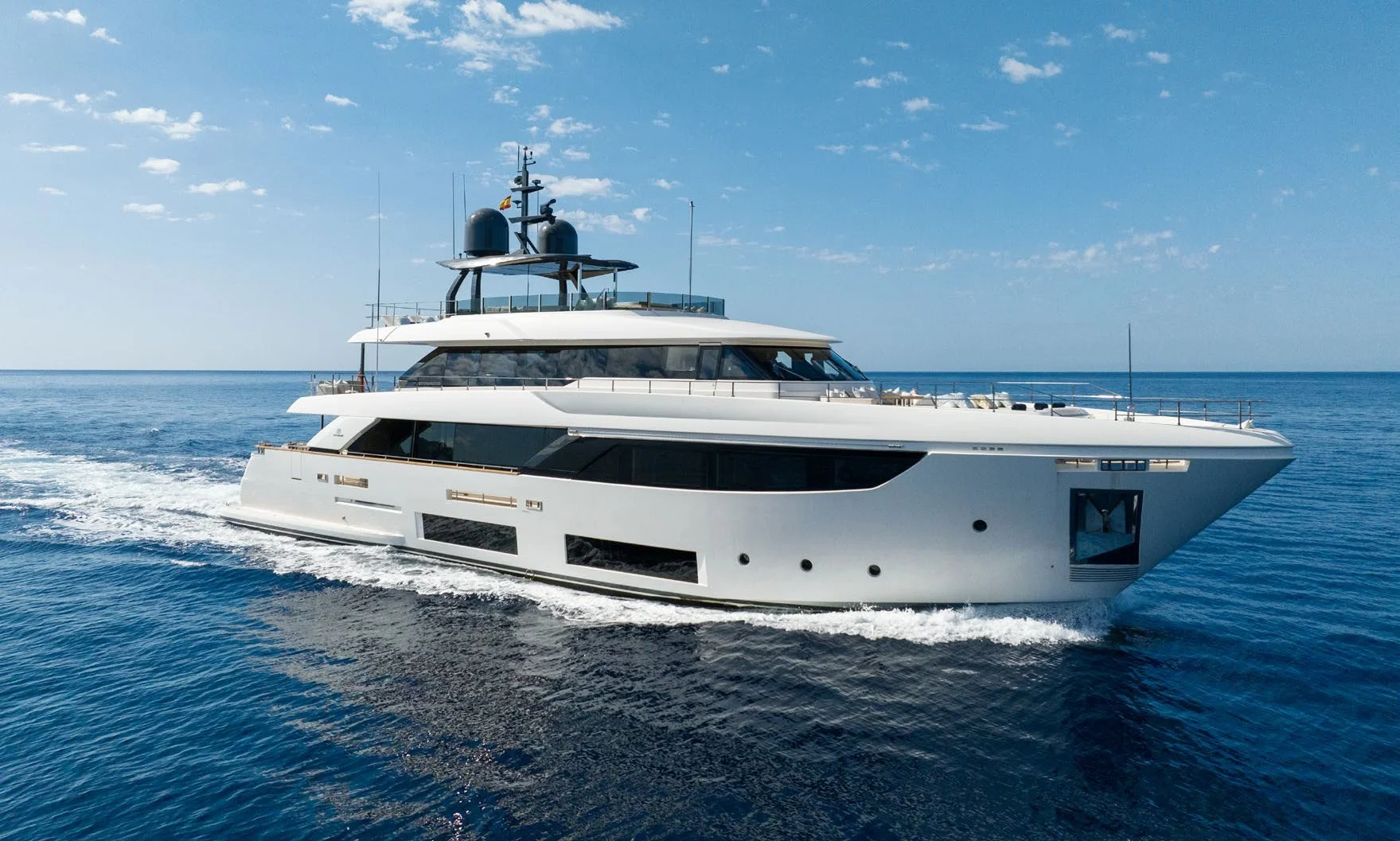 MAC ONE • 33m • CUSTOM LINE • 10 GUESTS • EUR 125,000 P/W
