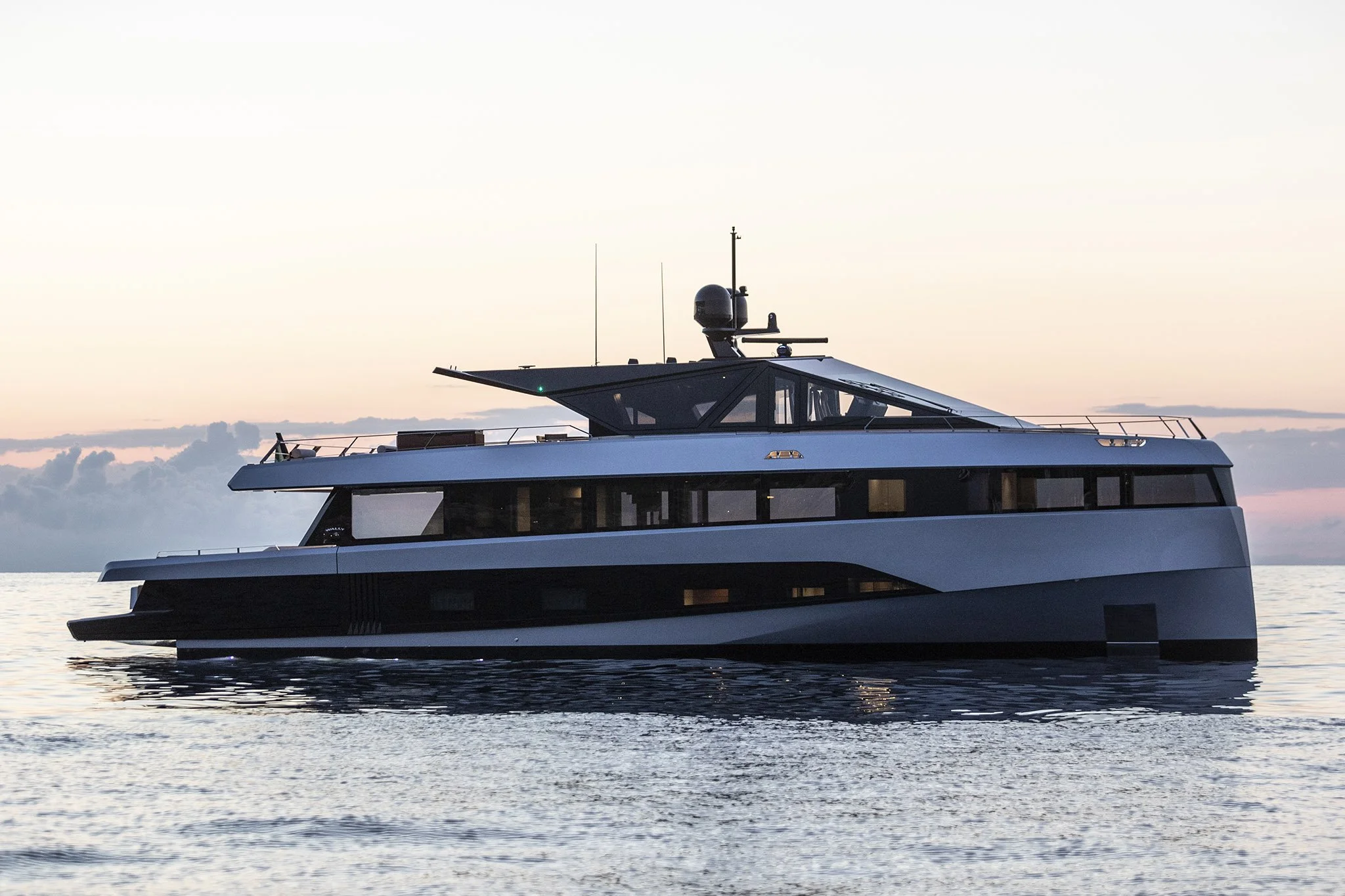 27m Wally, WHY200, acted for Buyer