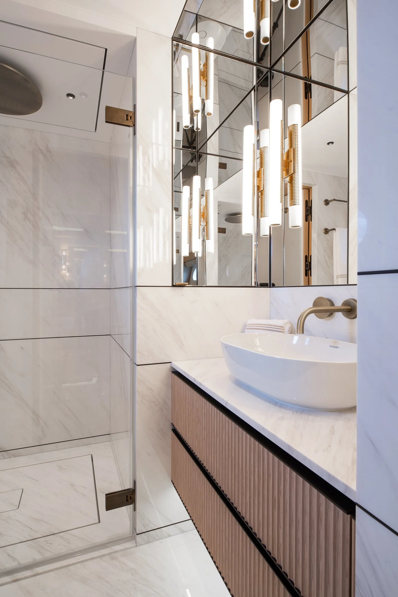 YN202 Moonen 110 Mustique - Bathroom twin cabin (2).jpg