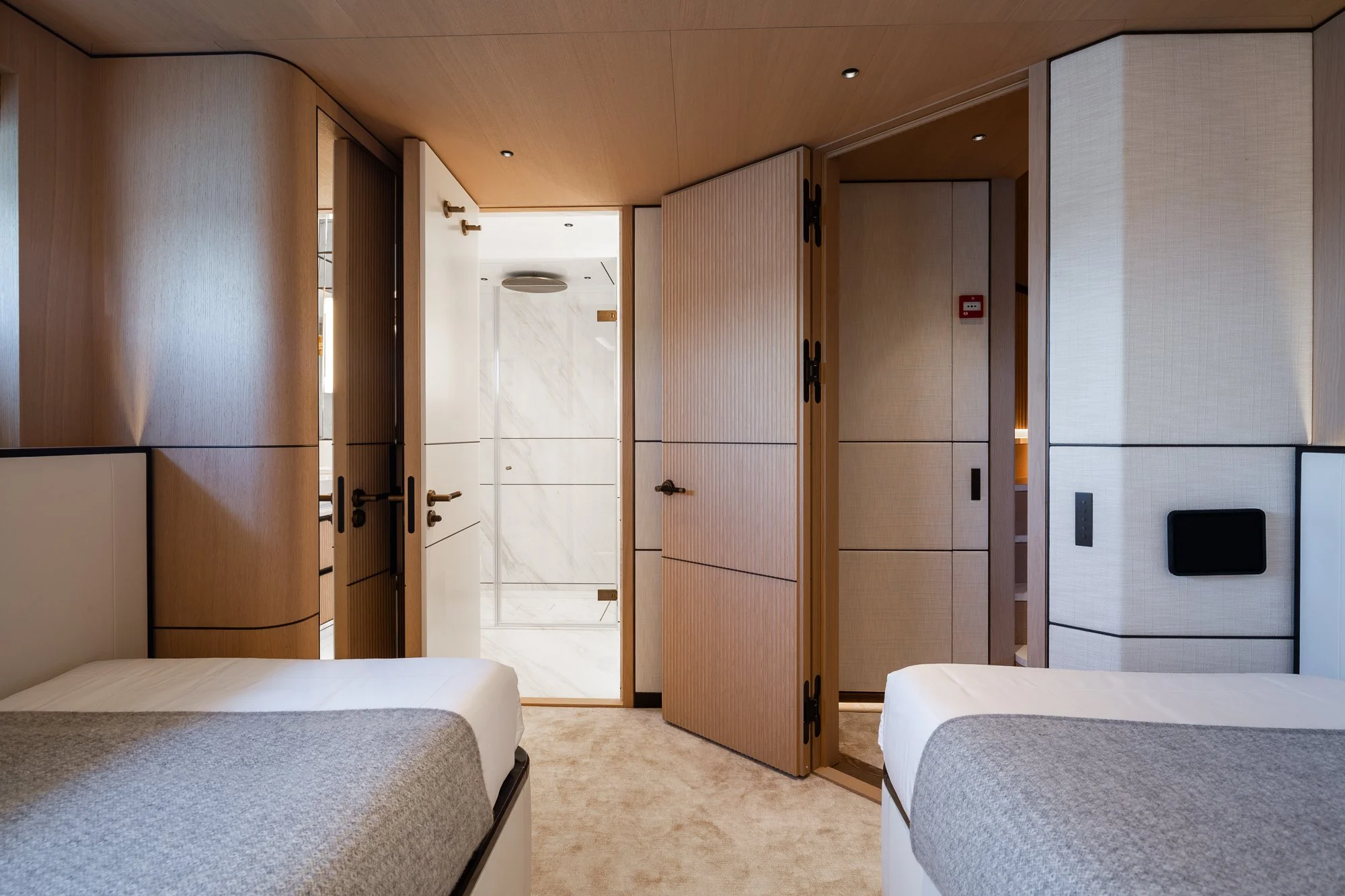 YN202 Moonen 110 Mustique - Twin cabin portside (2).jpg