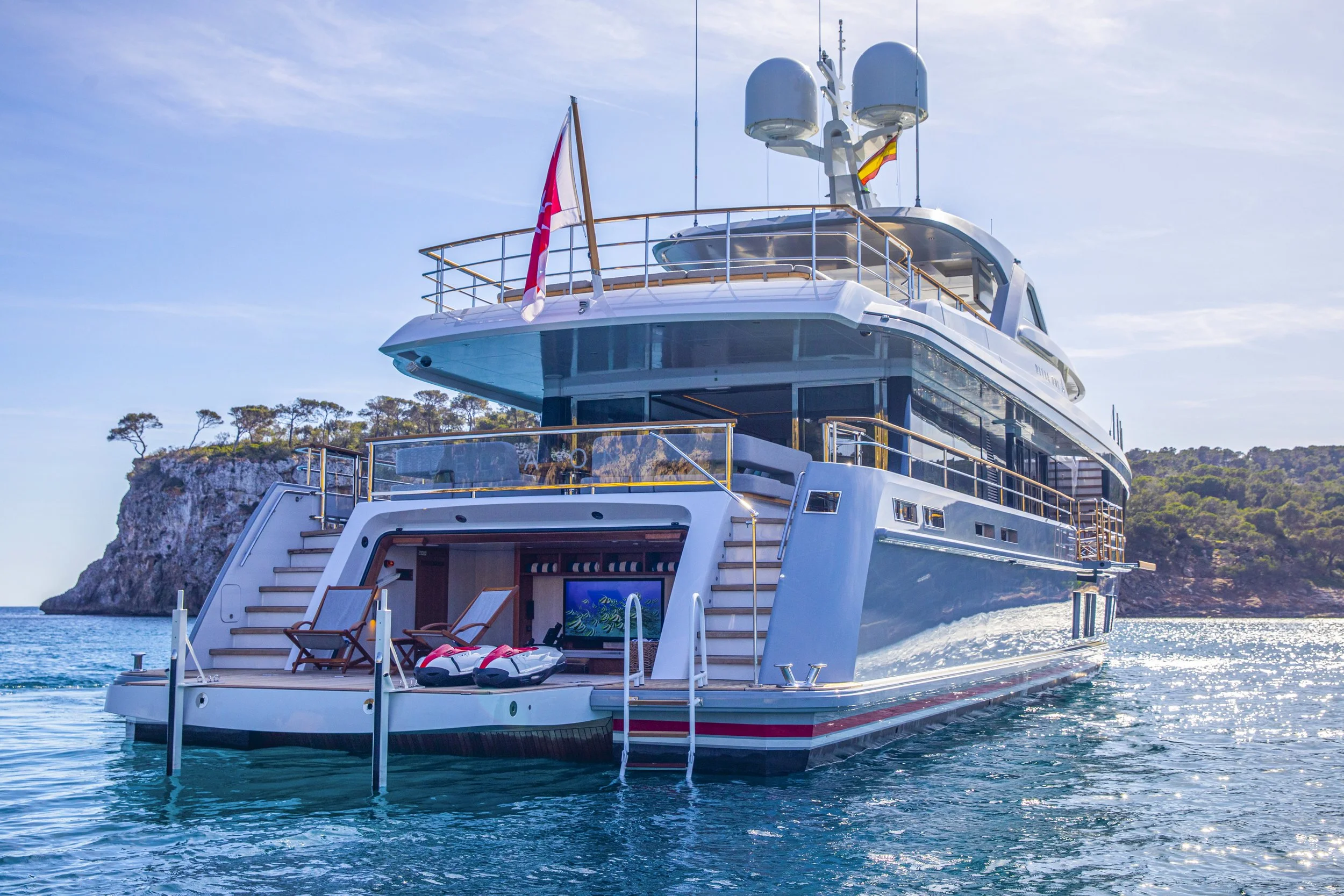 Delta One © YachtShot H090.JPG