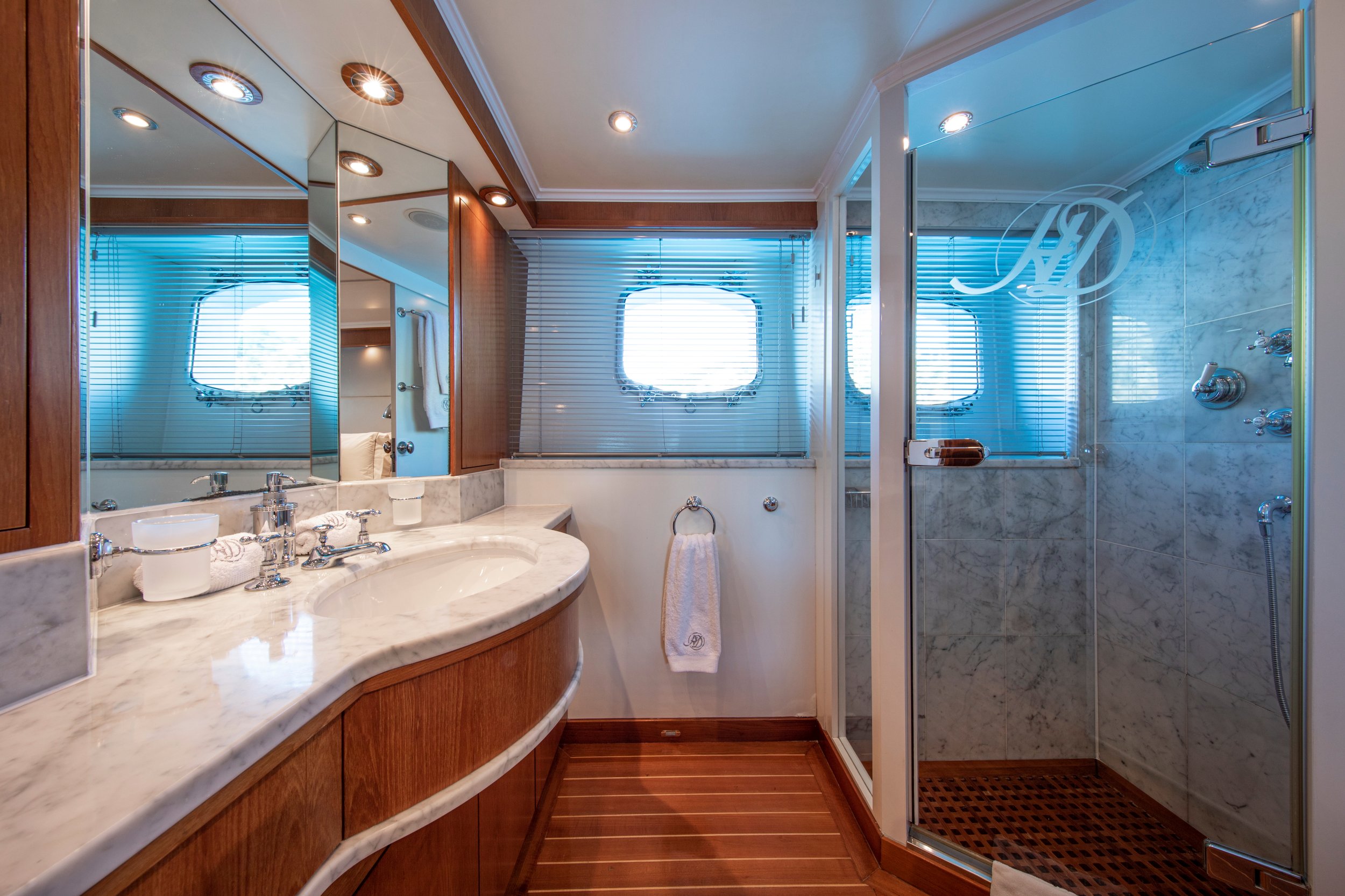 Heavenly Daze © YachtShot H043.JPG