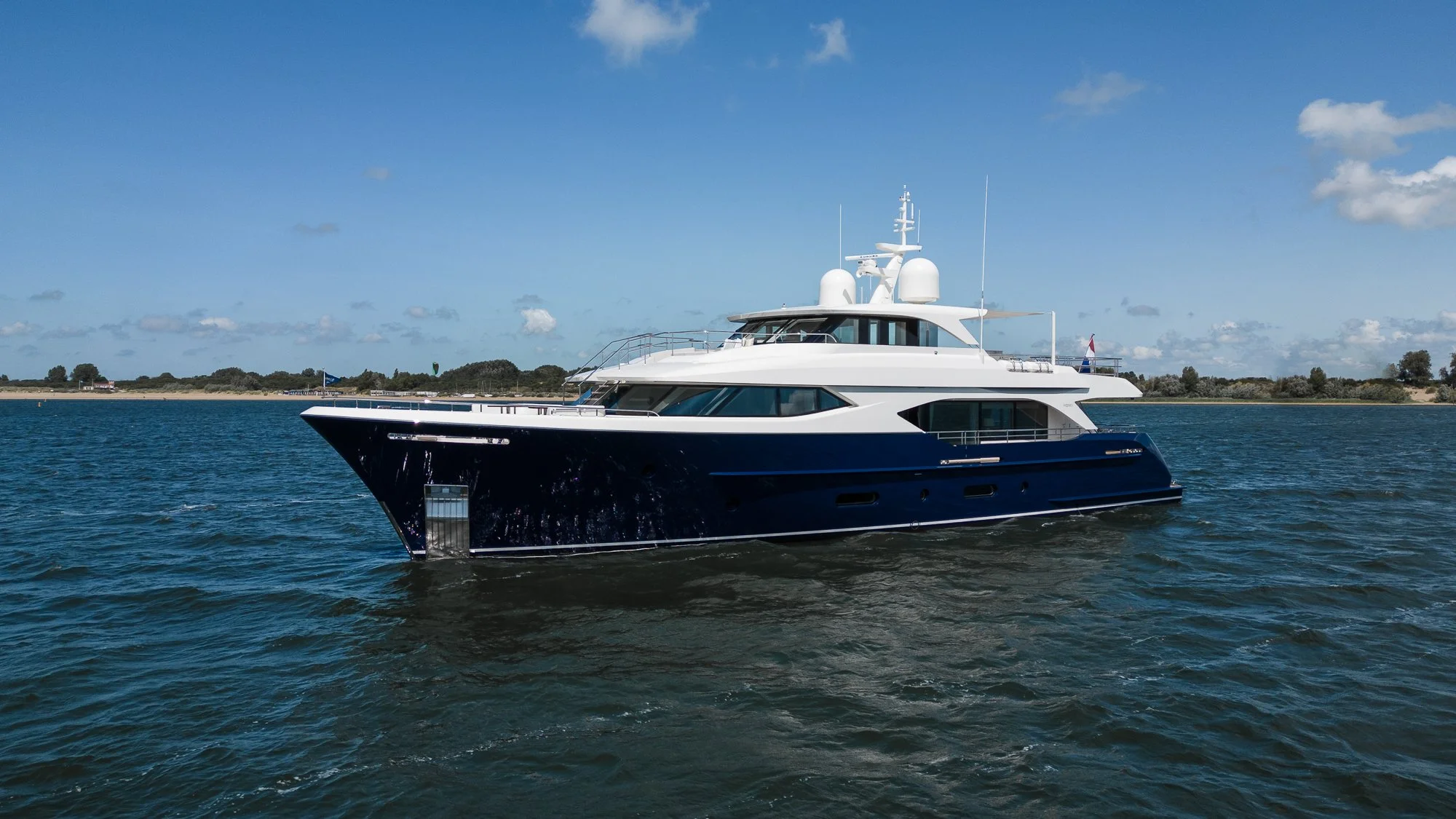 YN202 Moonen 110 Mustique - Exterior (2).jpg