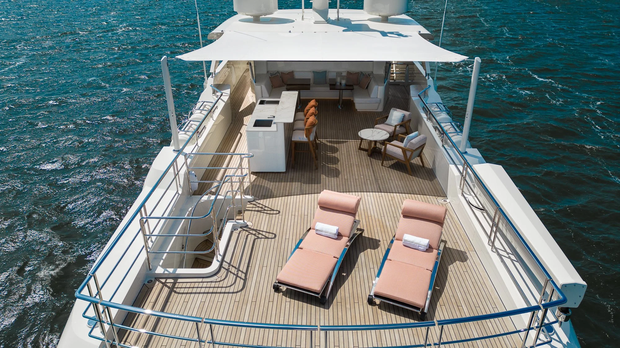 YN202 Moonen 110 Mustique - Sun deck (1).jpg