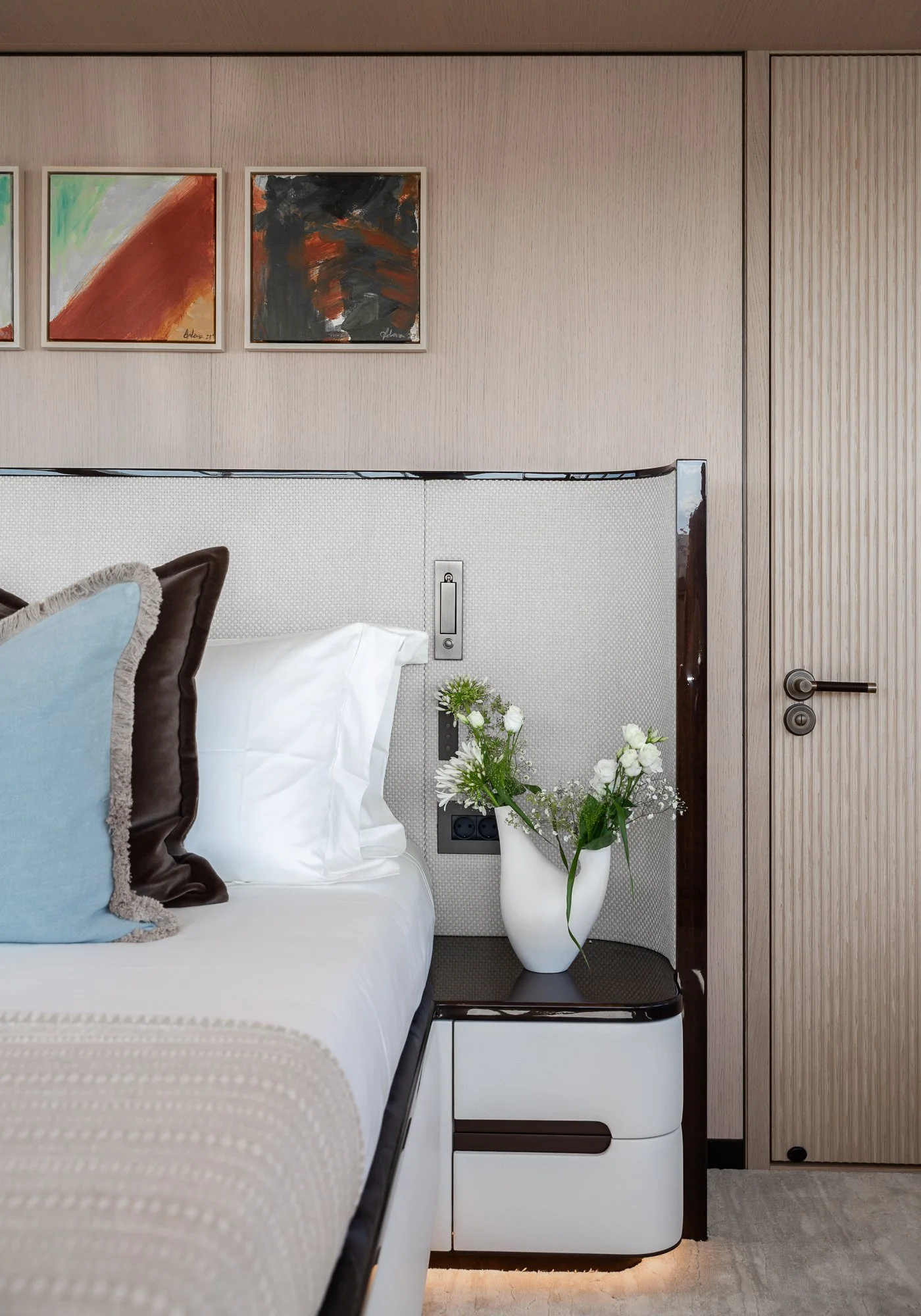 YN202 Moonen 110 Mustique - Owners Stateroom (4).jpg