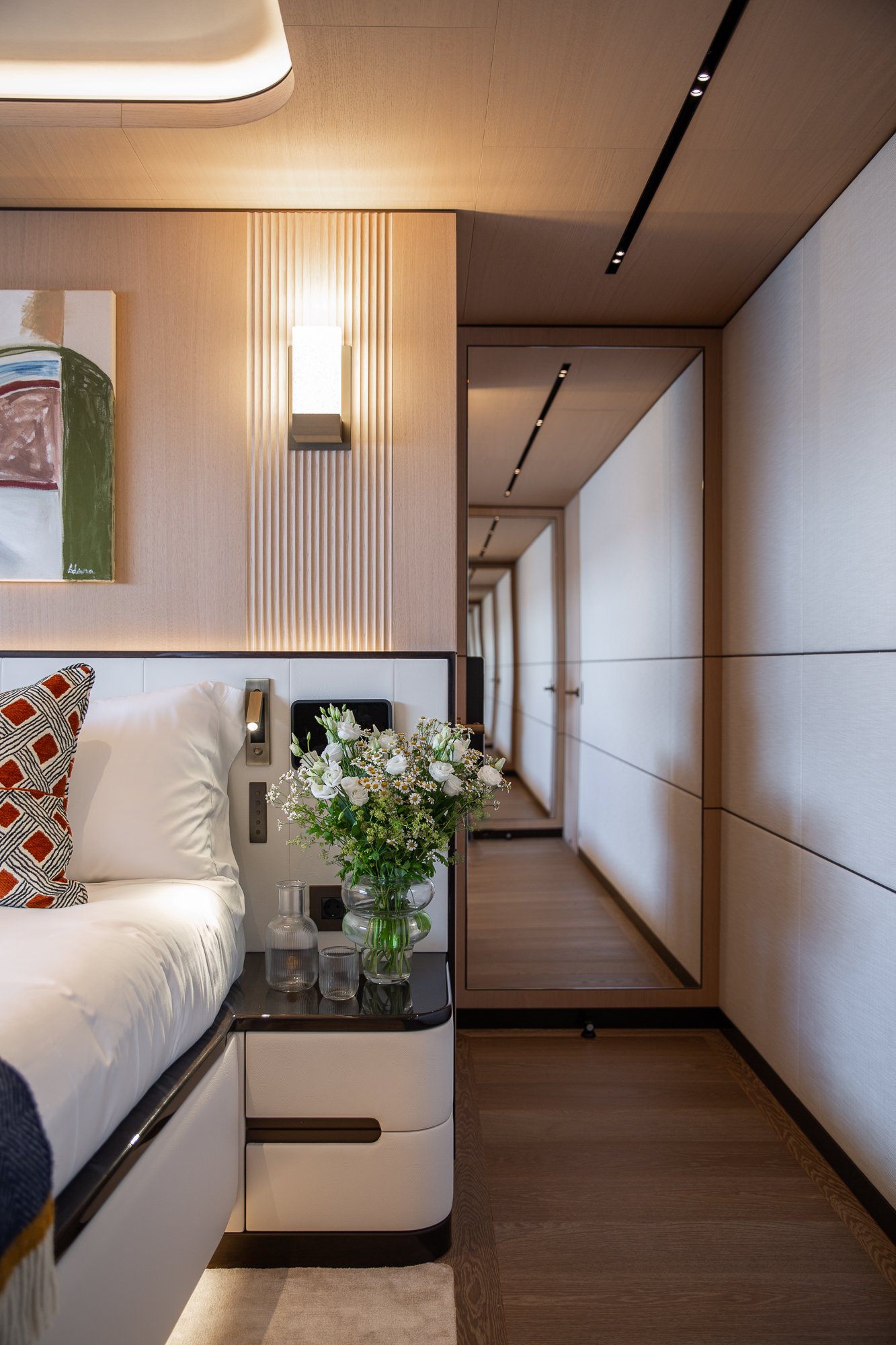 YN202 Moonen 110 Mustique - Guest cabin portside (2).jpg