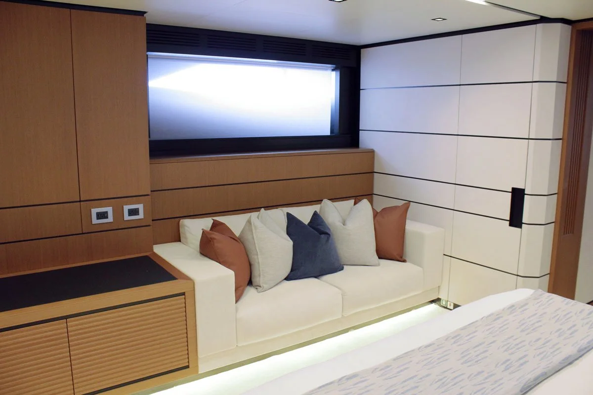 Cabin VIP - -Sofa002.jpg