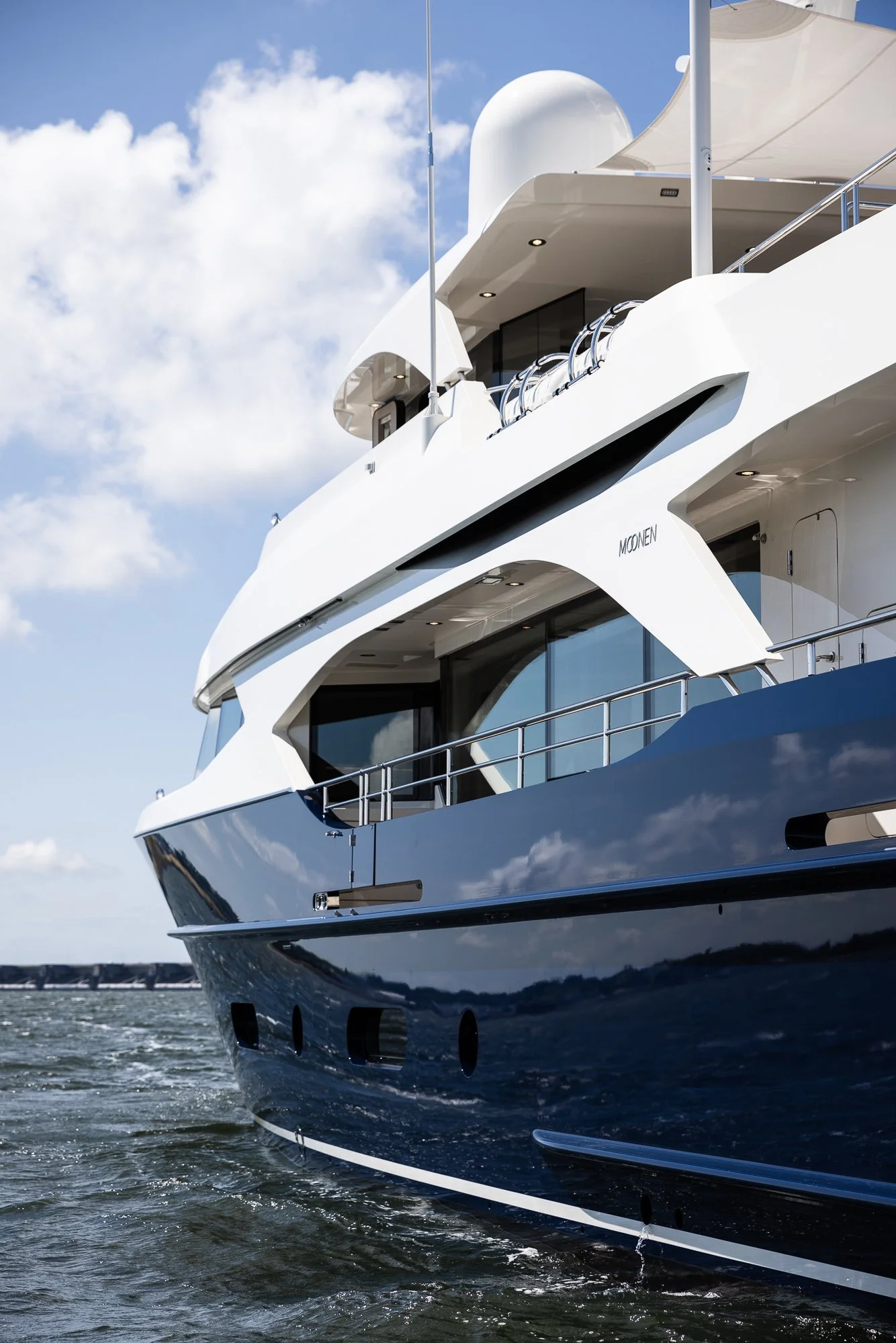 YN202 Moonen 110 Mustique - Exterior side.jpg