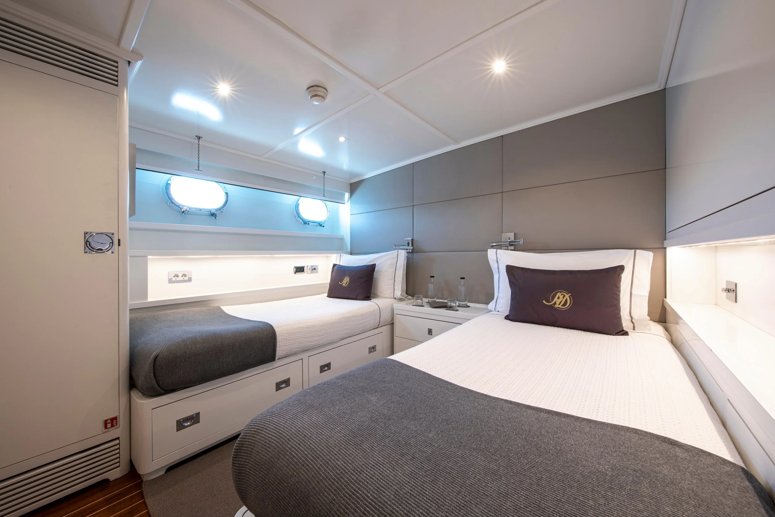 Heavenly Daze © YachtShot H051.JPG