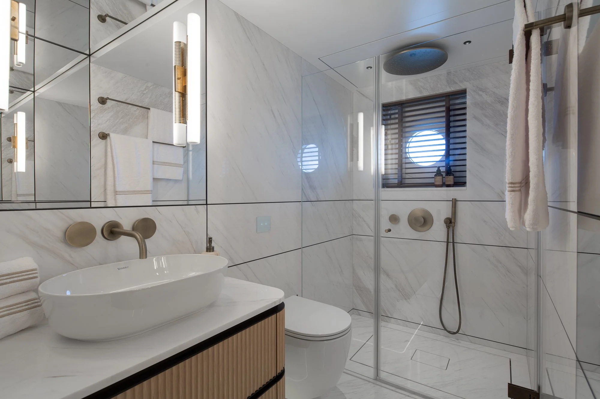 YN202 Moonen 110 Mustique - Guest bathroom.jpg