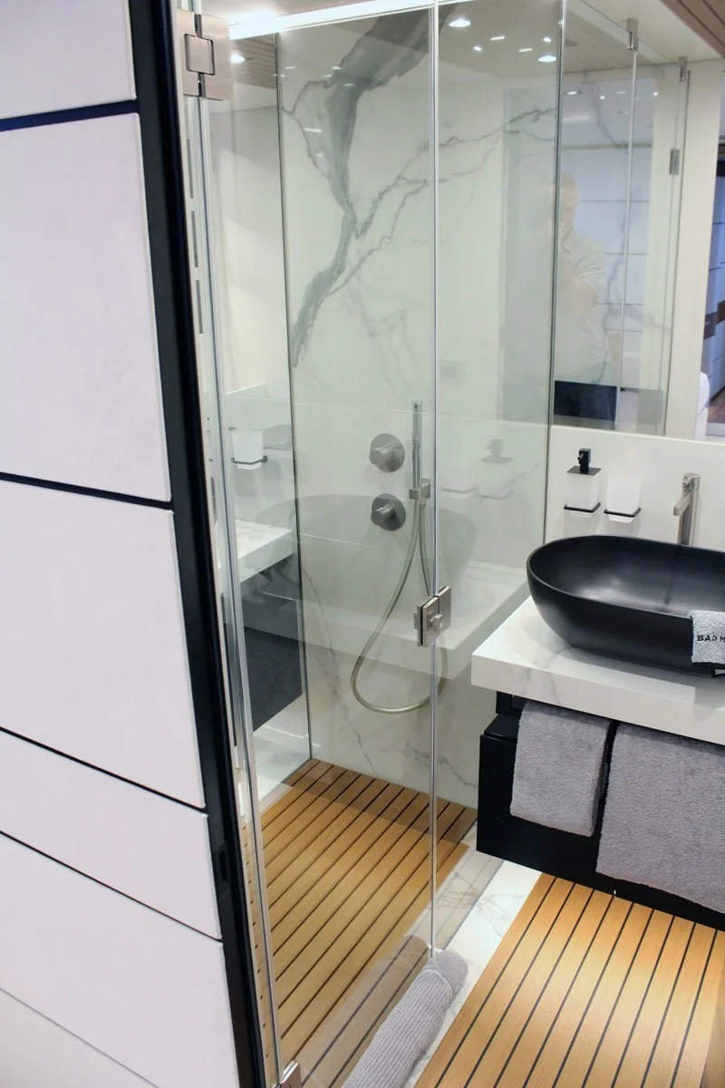 Cabin VIP - Bath002.jpg