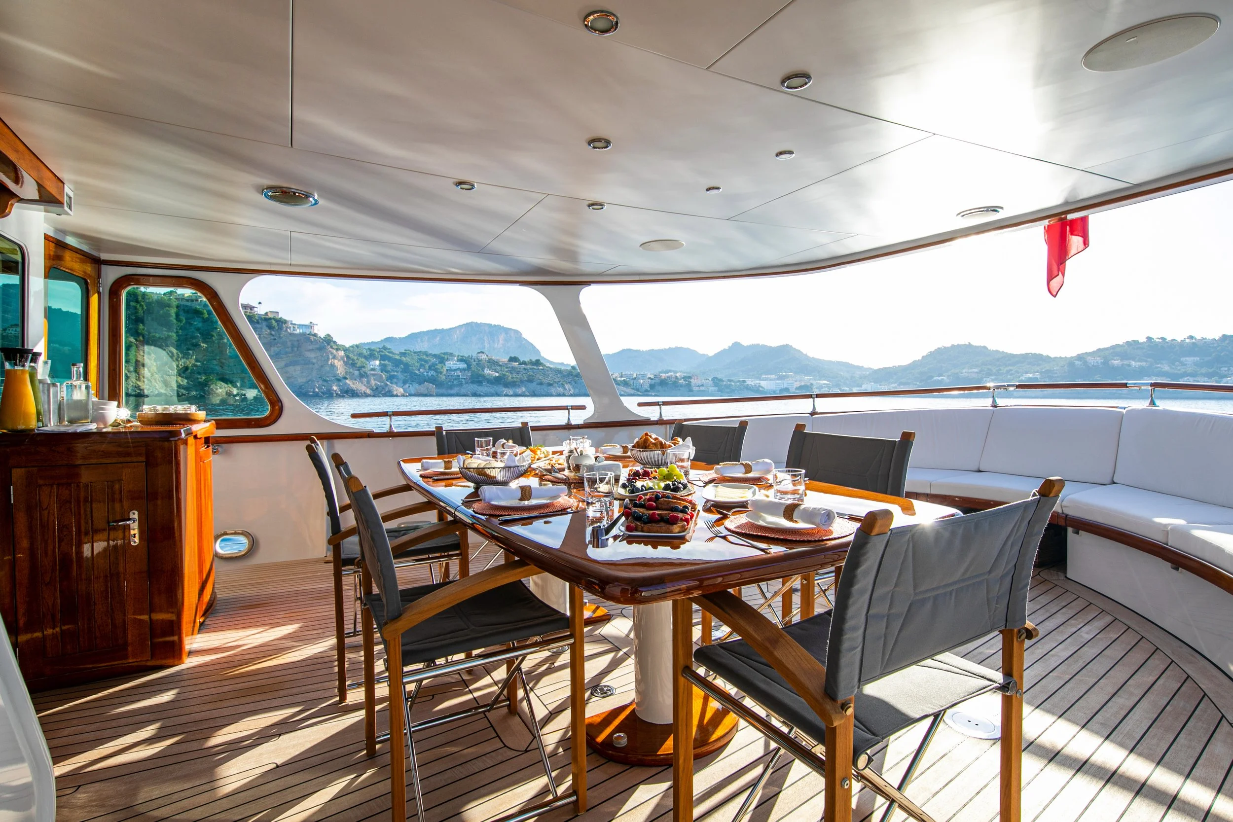 Heavenly Daze © YachtShot H020.JPG