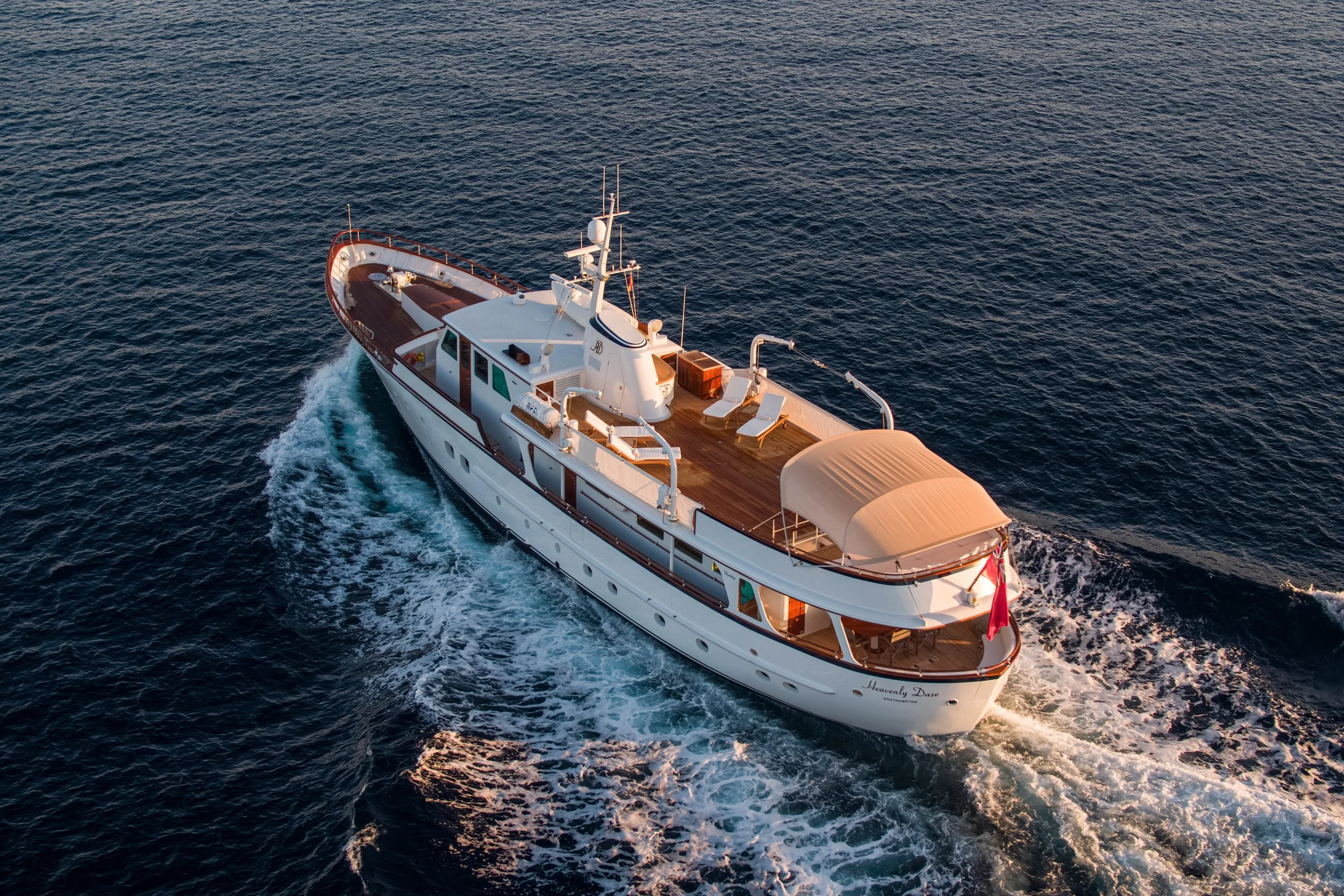 Heavenly Daze © YachtShot H003.JPG