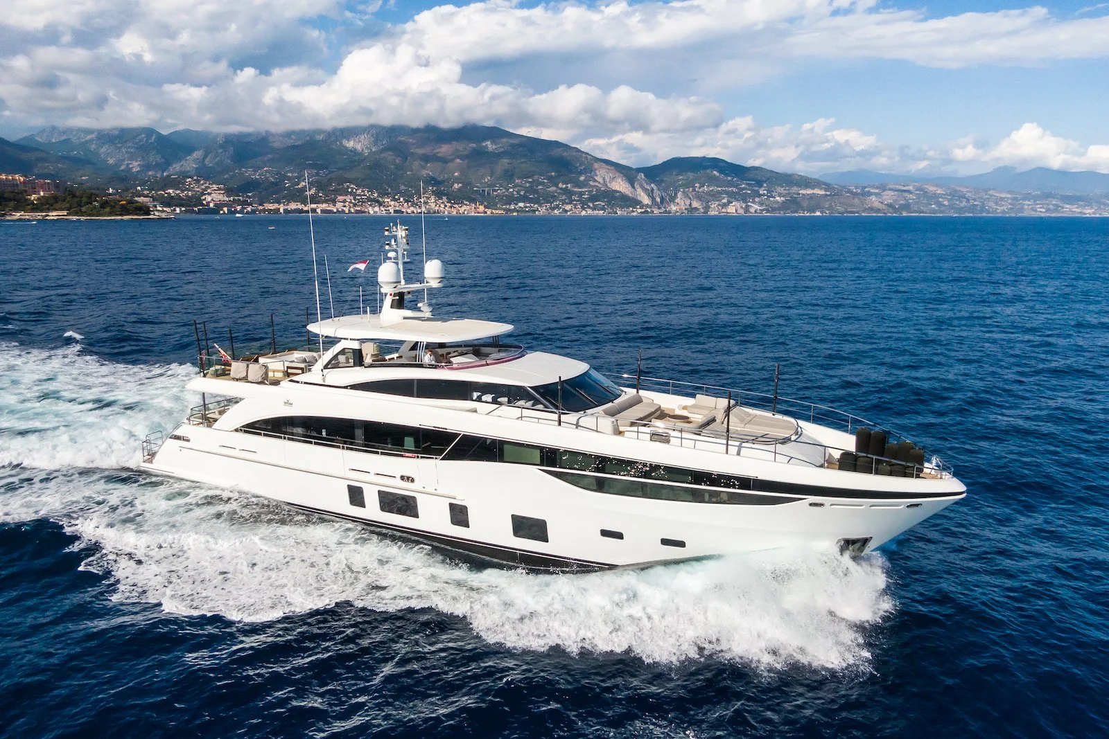 MINOR FAMILY AFFAIR  •  Princess  •  35m