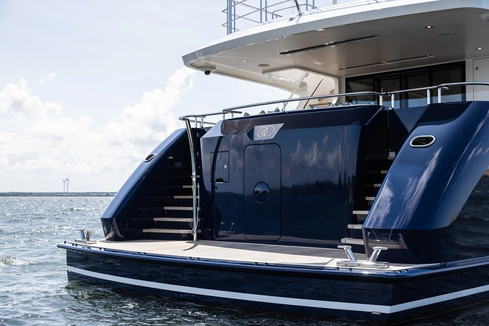 YN202 Moonen 110 Mustique - Swimplatform.jpg