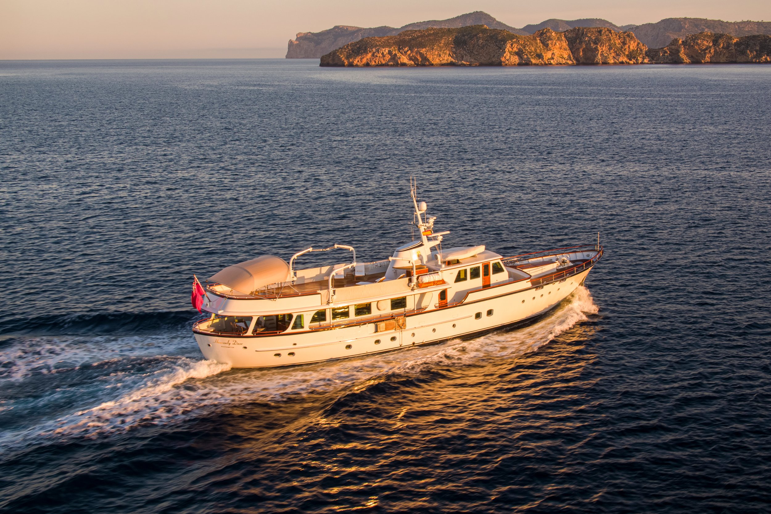 Heavenly Daze © YachtShot H002.JPG