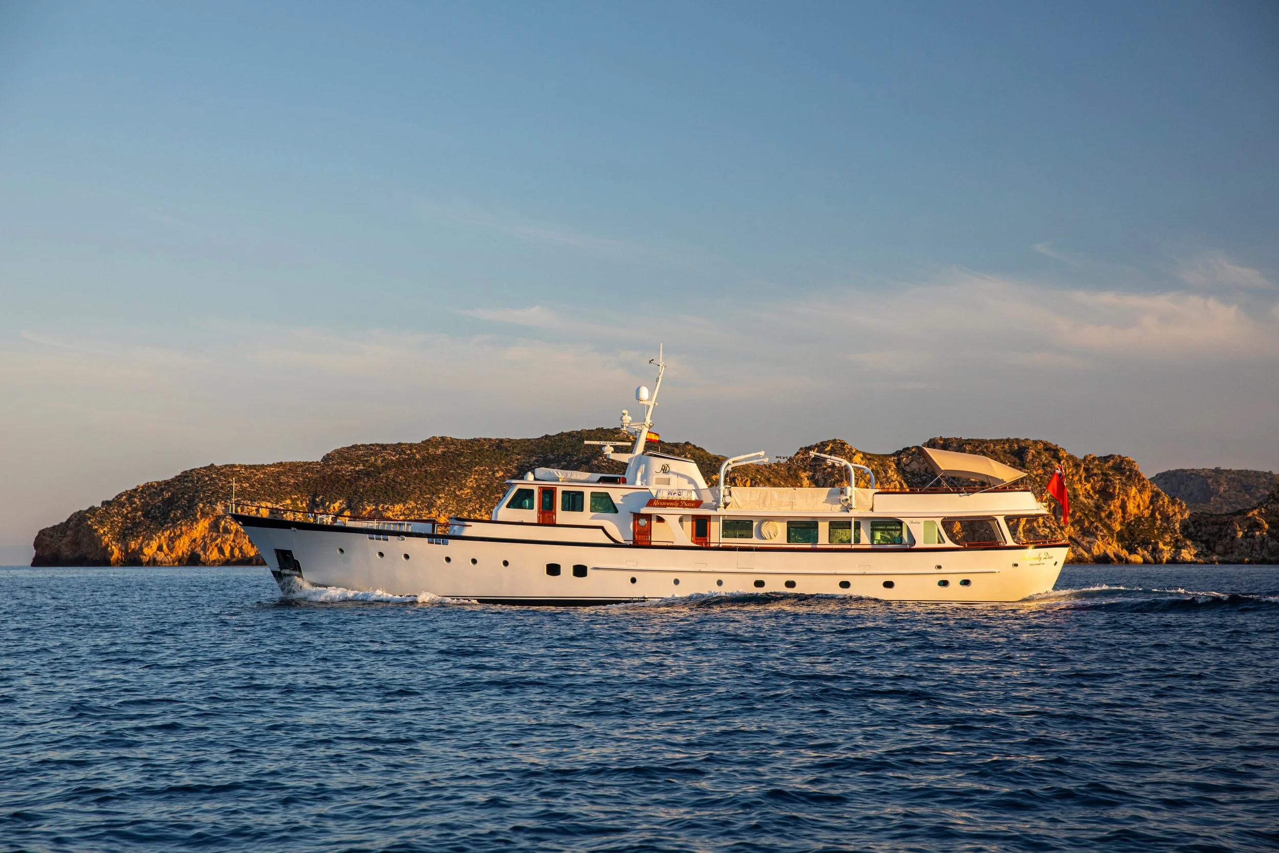 Heavenly Daze © YachtShot H012.JPG