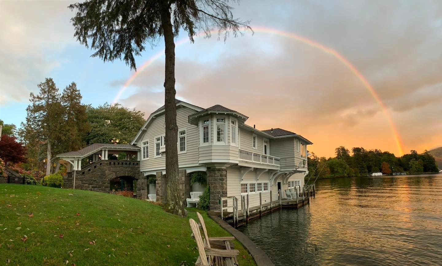 stay-hotels-inns-lake-george-area-bolton-landing-boathouse-waterfront-lodging-rainbow.jpeg