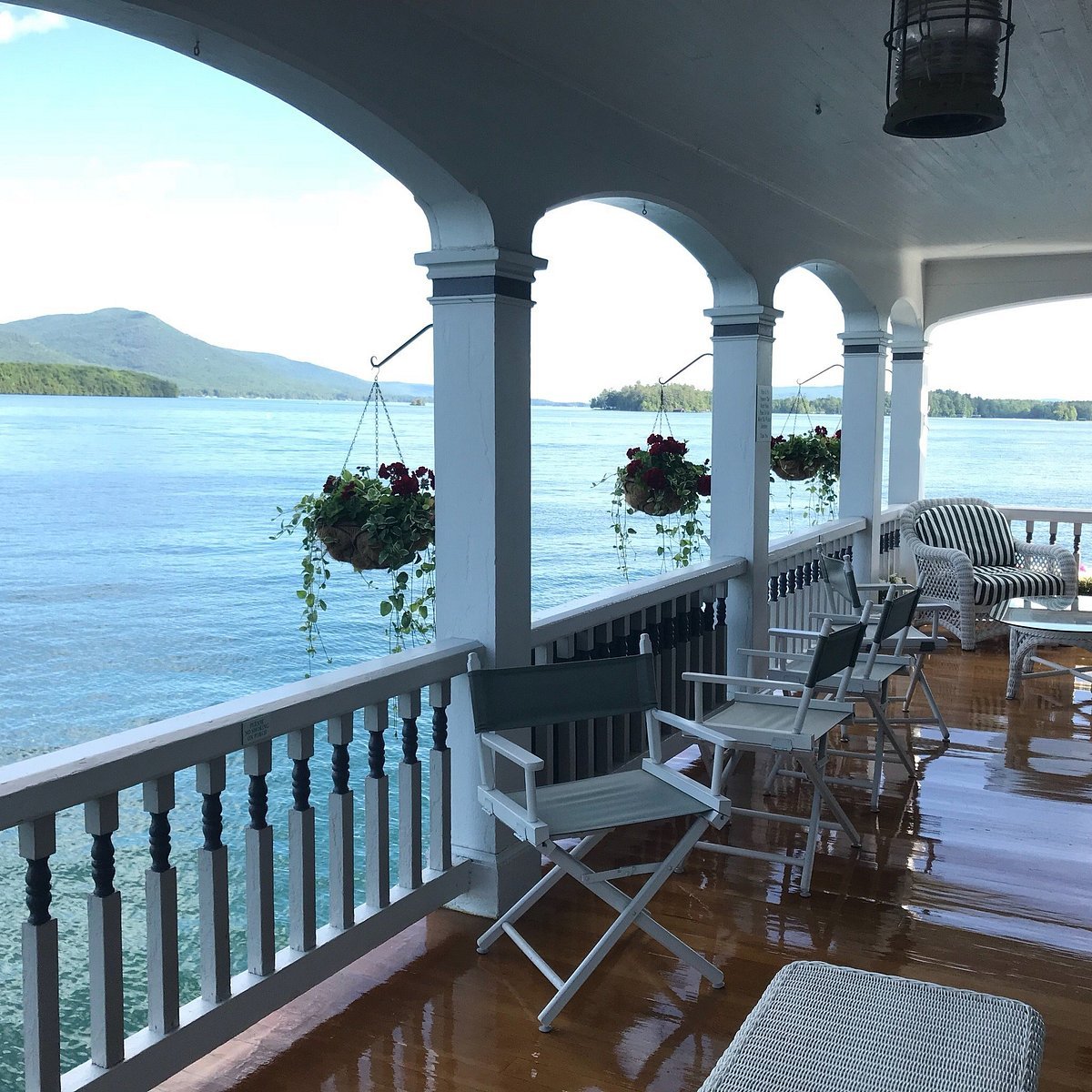 stay-hotels-inns-lake-george-area-bolton-landing-boathouse-waterfront-lodging-porch.jpeg