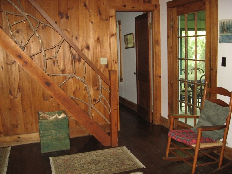 Stay-Cottages-Paradox-Lake-Lake-Paradox-Club-cabin-interior.jpeg