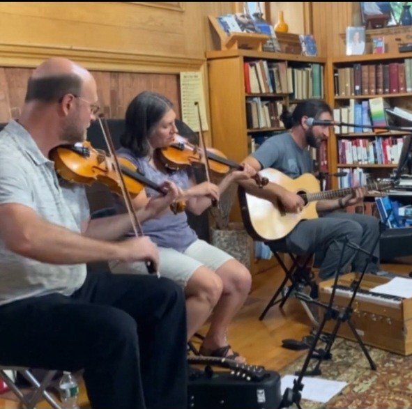 Live performance of Hudson River Ceili.