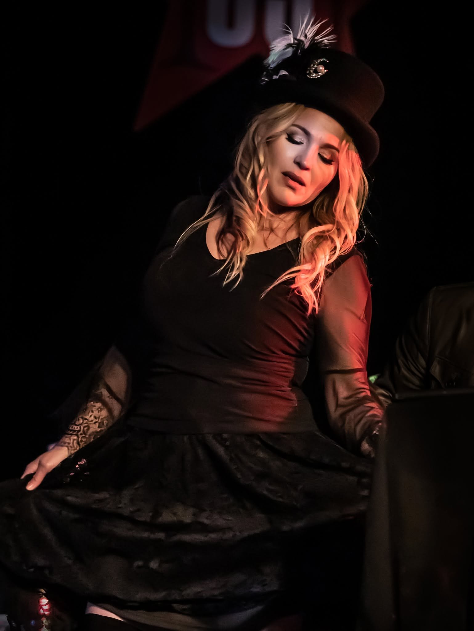 Stevie Nicks interpreter in the band StevieMac.