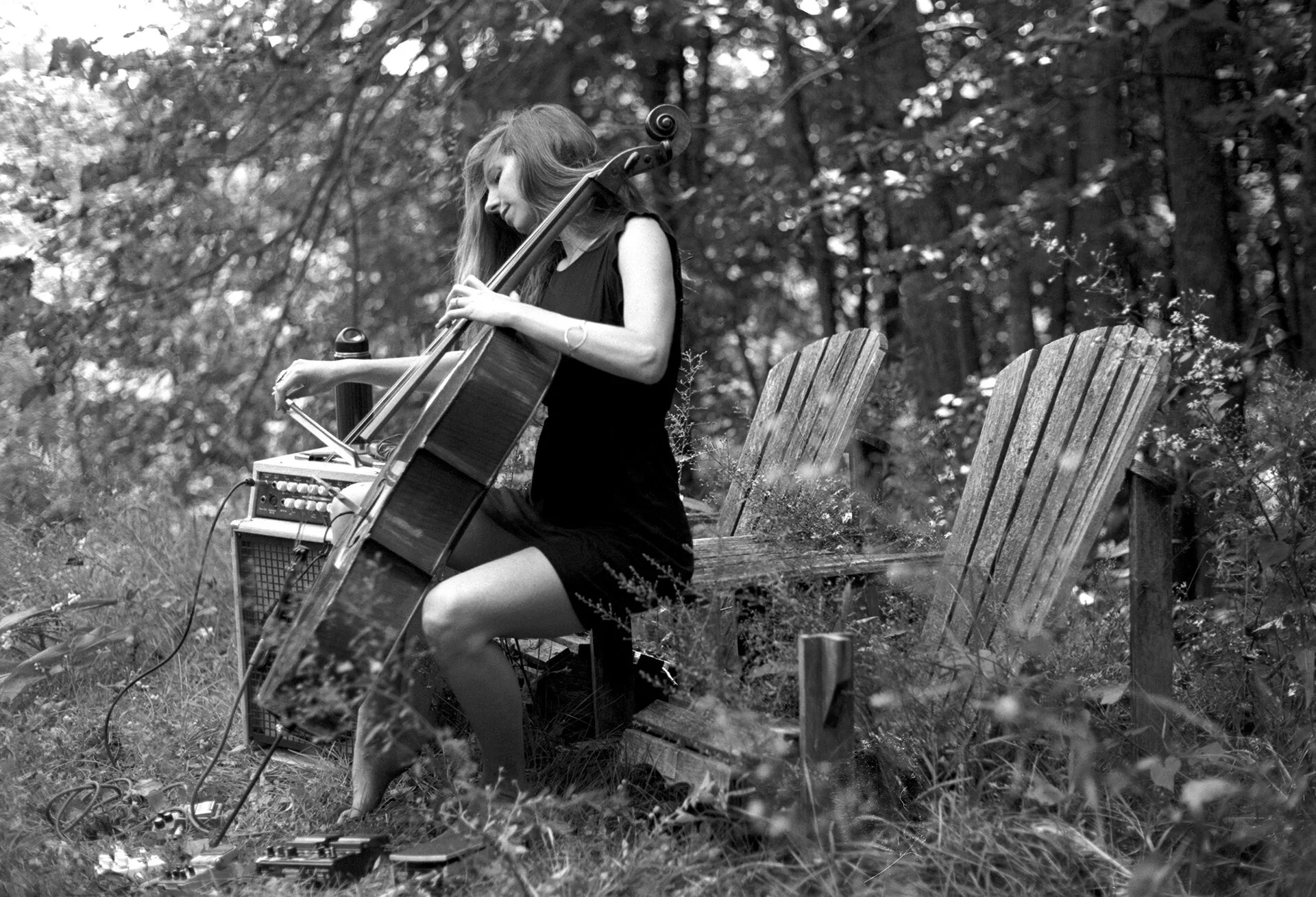 Rebecca Foon playing the cello.